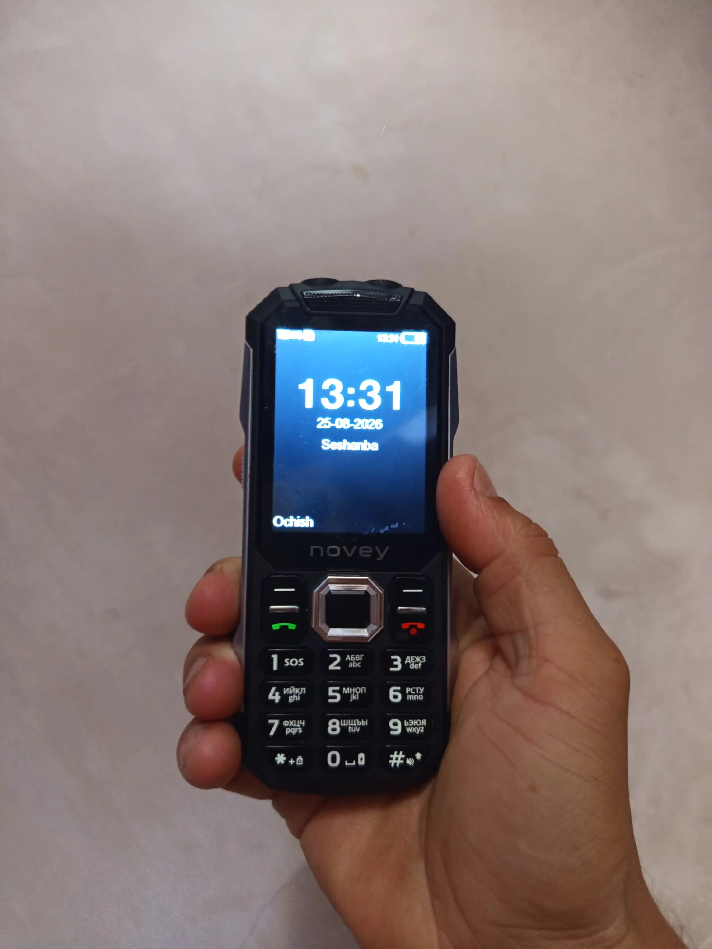 Knopkali telefon Novey T500, kamerasiz