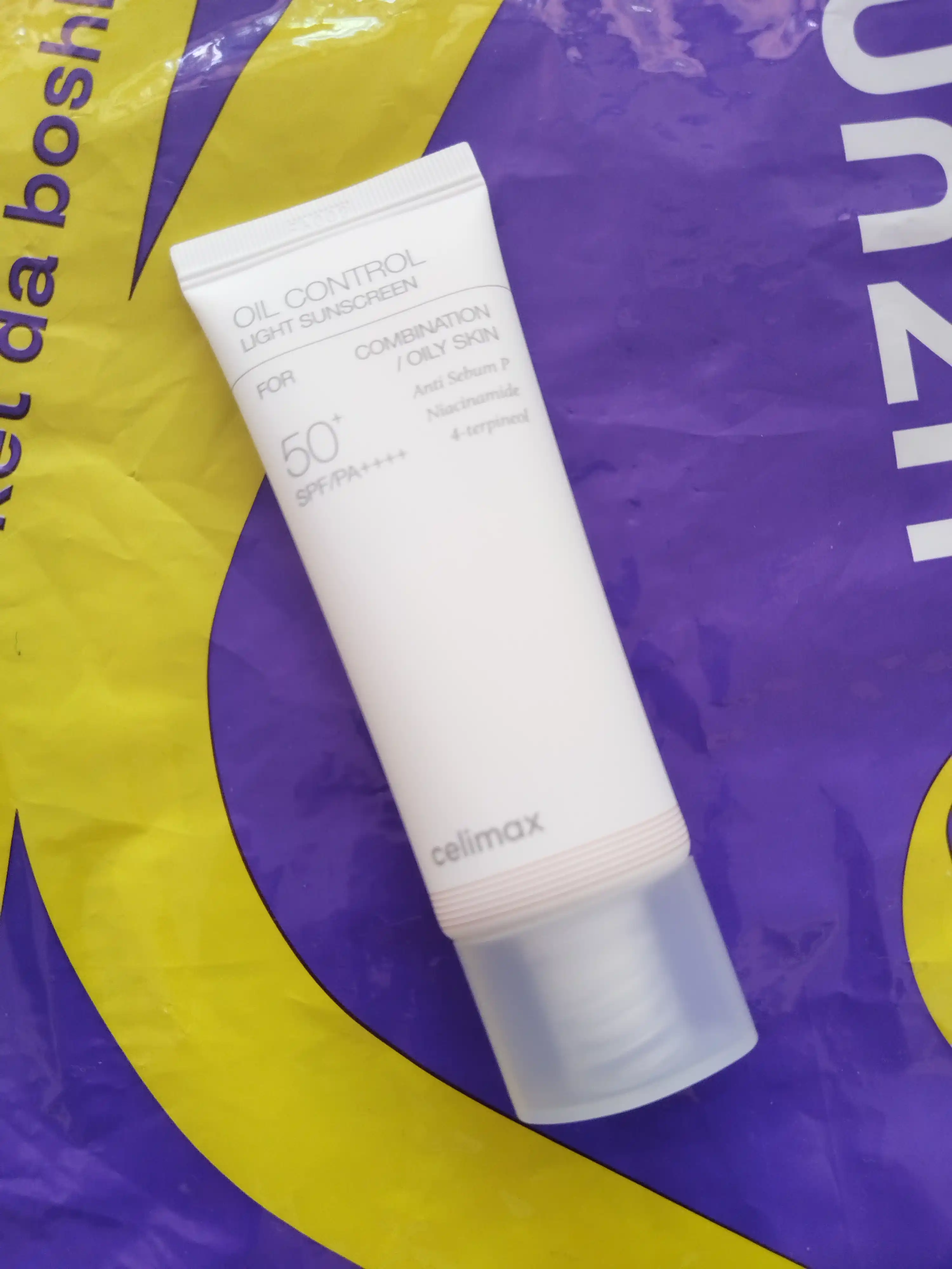 Celimax Oil Control Light quyoshdan himoyalovchi yengil krem SPF50+ PA++++