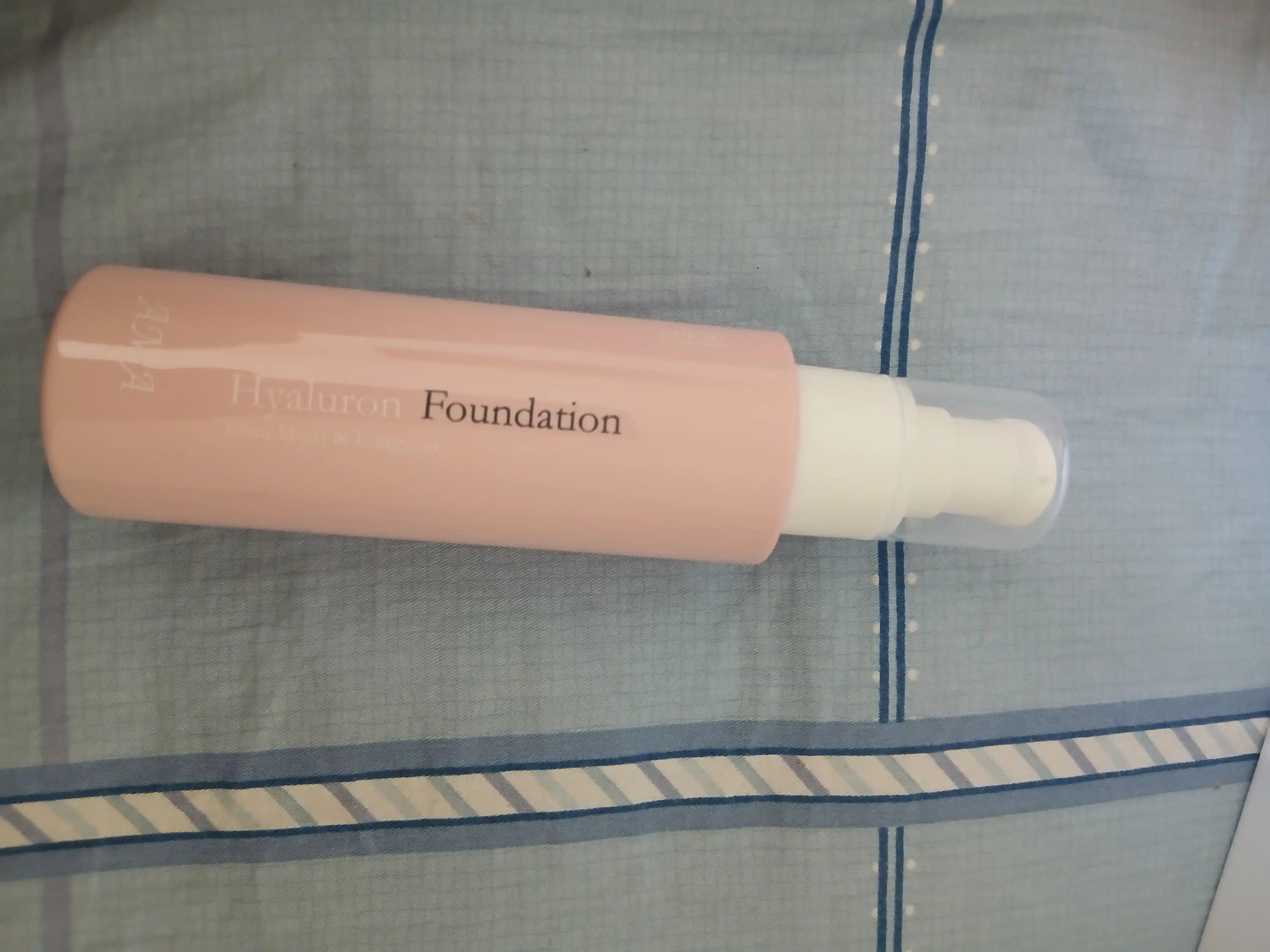 Tonal kremi AMA Hyaluron Foundation, gialuron kislotali, namlantiruvchi, 110 ml