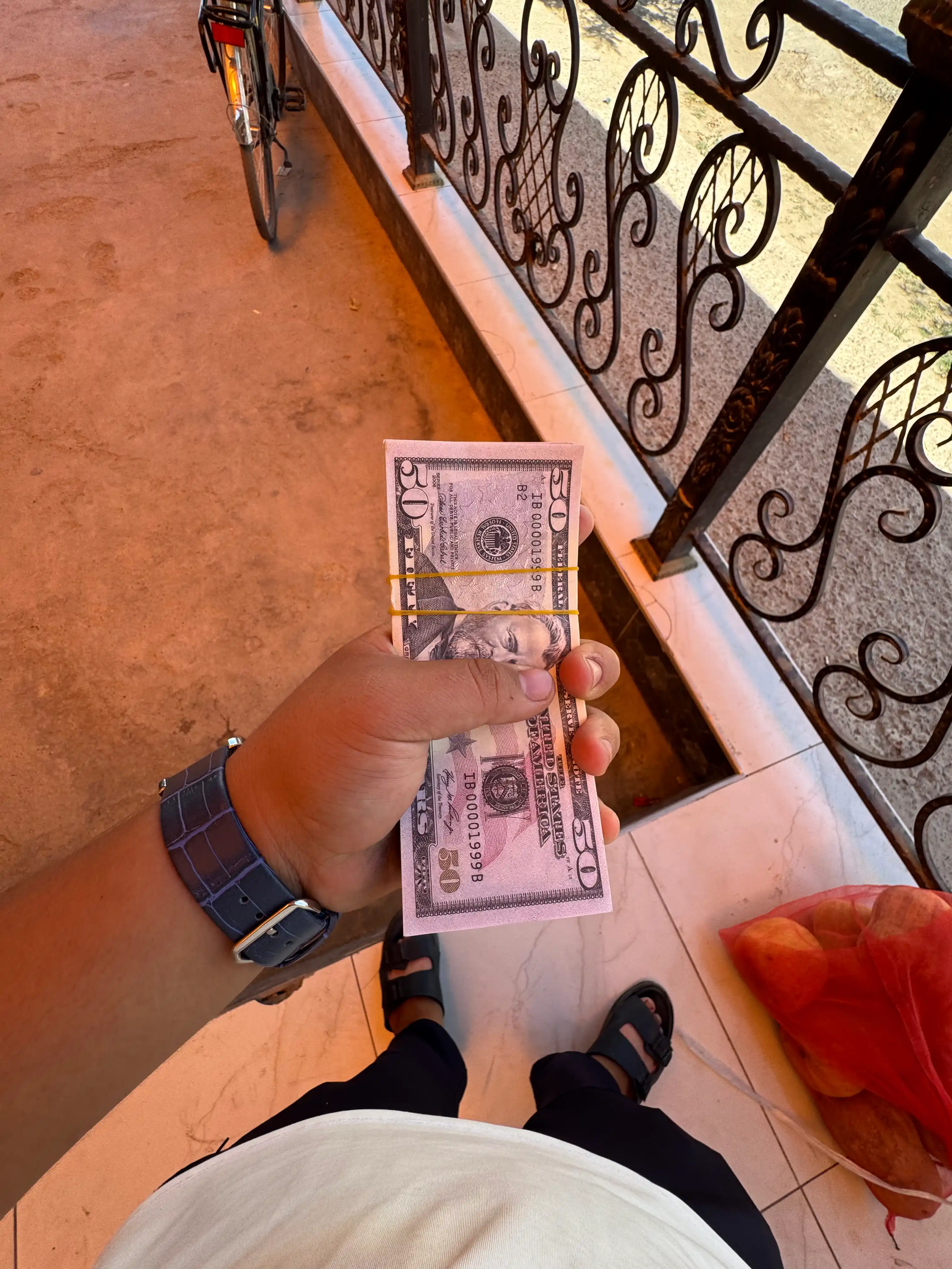 Dollar esdalik sovg'asi, soxta pul