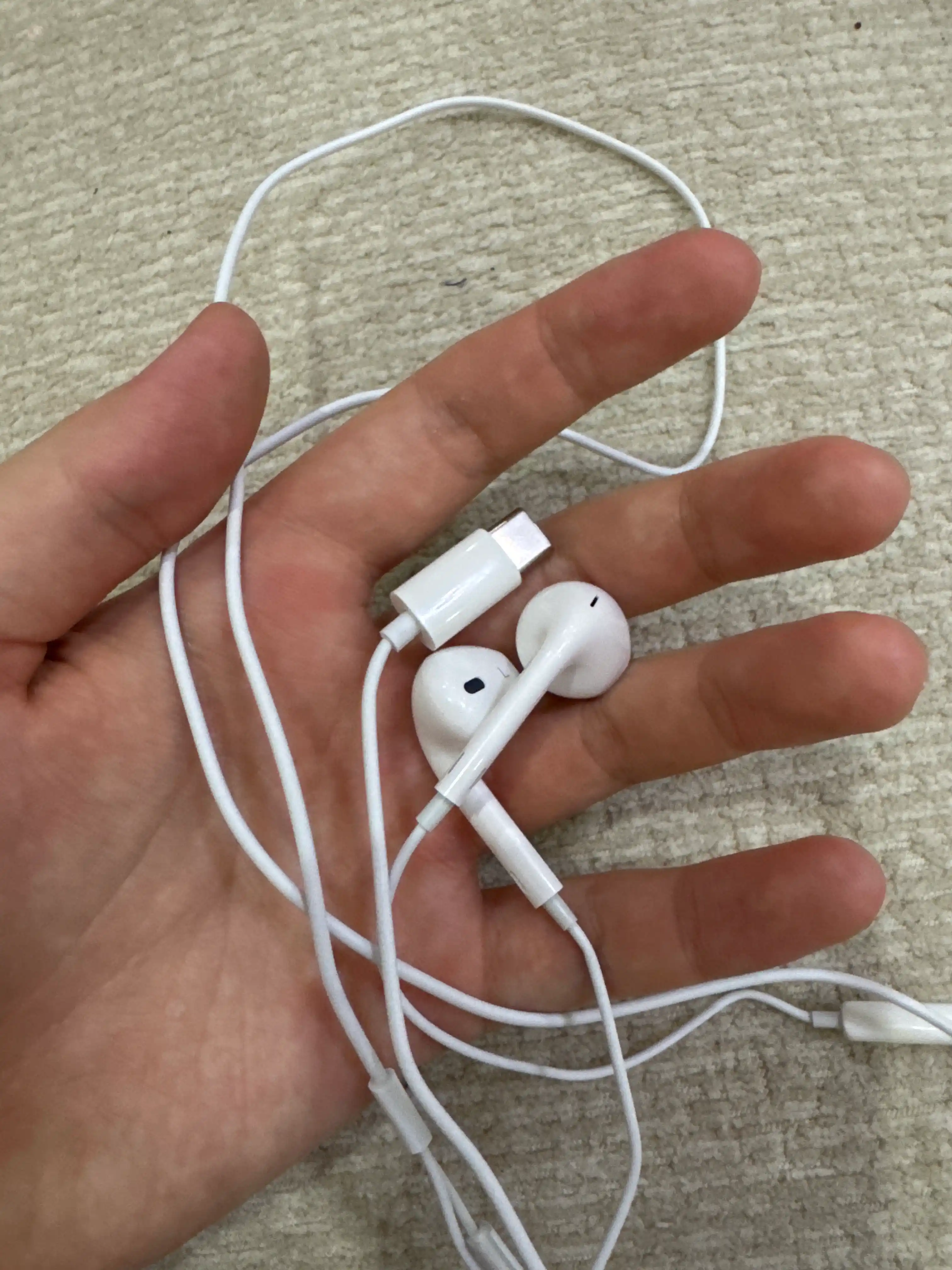 Simli quloqchinlar Type-C ulagichi bilan, yuqori ovoz sifati va qulaylik, ergonomik