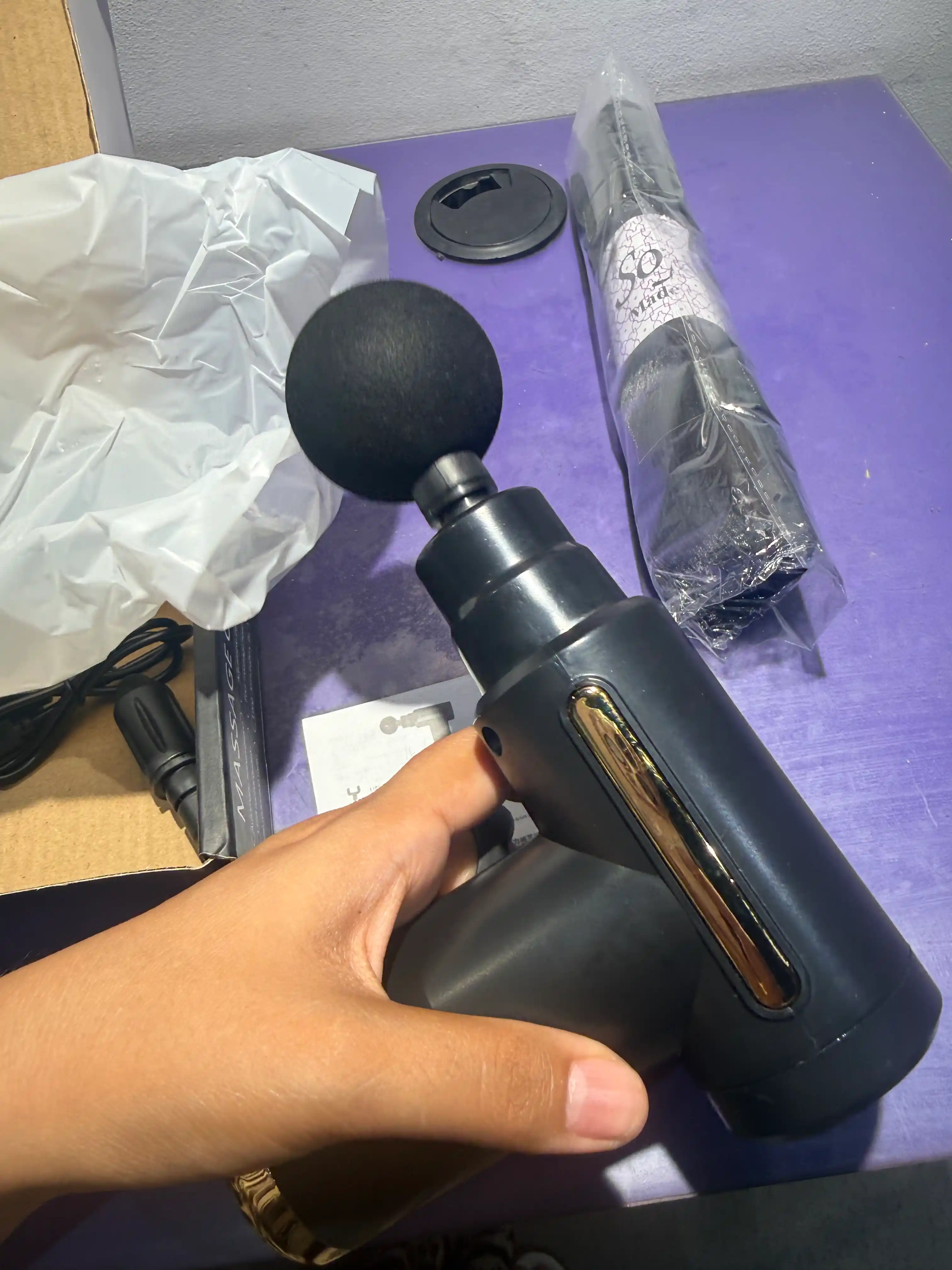 Massajor, pistolet bilan zarba berish, tana, orqa, bo‘yinni massaj qilish apparati