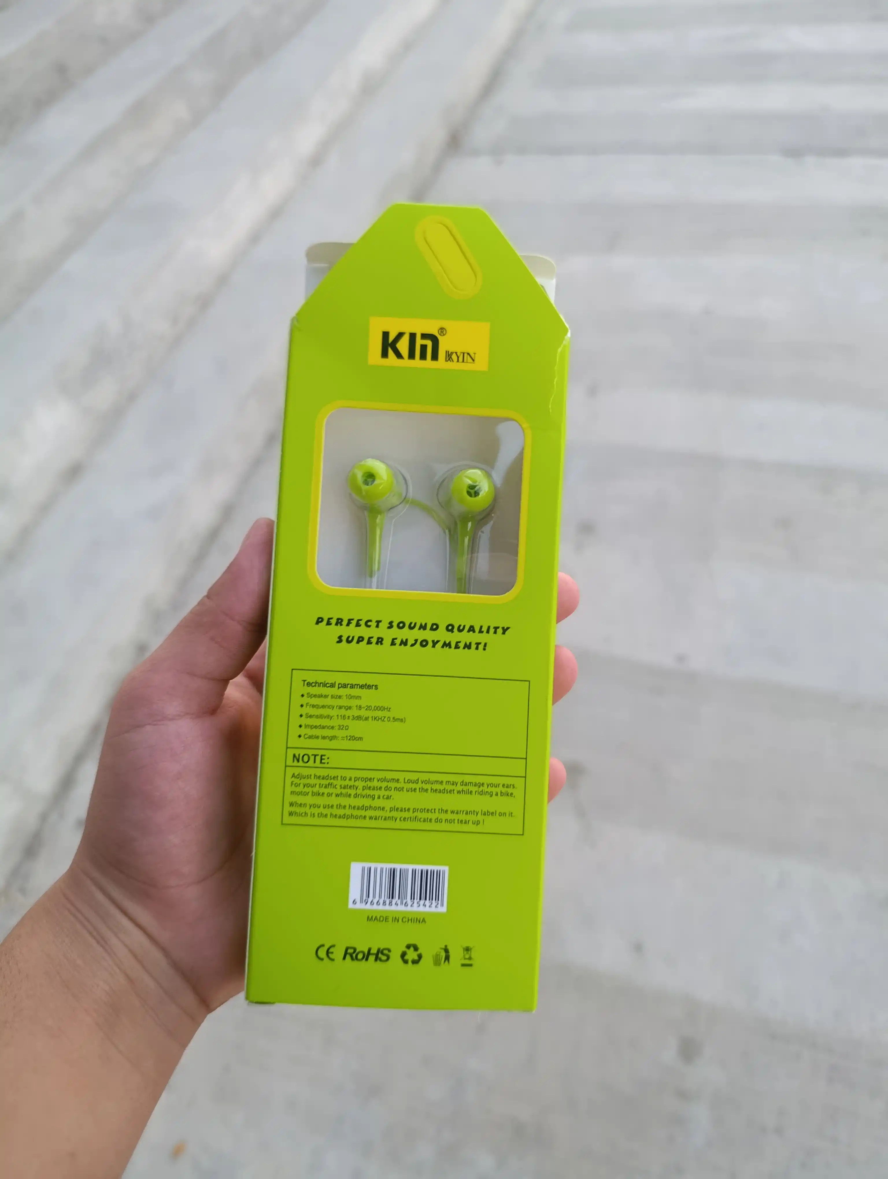 Simli quloqchin KIN K28, mikrofonli, 3.5mm jack, 10mm dinamik, 1.3m kabel