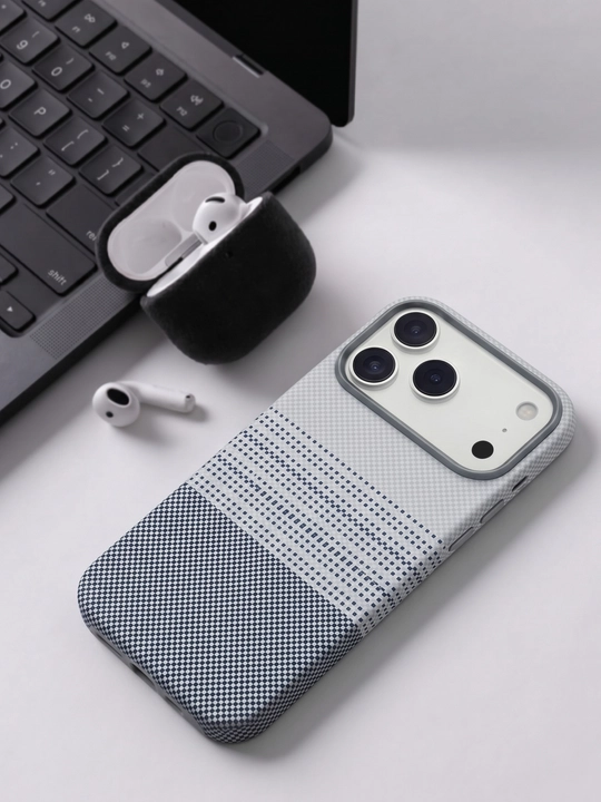 IPhone 17 va 18 Pro / Pro Max uchun Ultra Slim Carbon Style Case - o‘ta yupqa g‘ilof