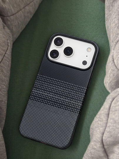 IPhone 17 va 18 Pro / Pro Max uchun Ultra Slim Carbon Style Case - o‘ta yupqa g‘ilof