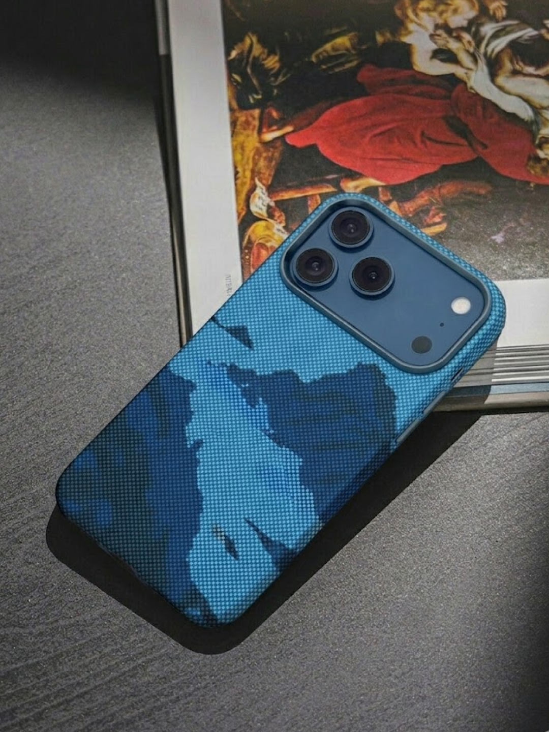 IPhone 17 va 18 Pro / Pro Max uchun Ultra Slim Carbon Style Case - o‘ta yupqa g‘ilof