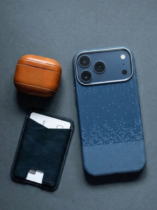 IPhone 17 va 18 Pro / Pro Max uchun Ultra Slim Carbon Style Case - o‘ta yupqa g‘ilof