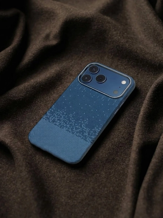 IPhone 17 va 18 Pro / Pro Max uchun Ultra Slim Carbon Style Case - o‘ta yupqa g‘ilof