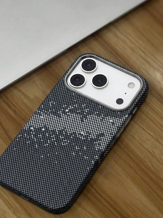 IPhone 17 va 18 Pro / Pro Max uchun Ultra Slim Carbon Style Case - o‘ta yupqa g‘ilof