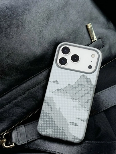 IPhone 17 va 18 Pro / Pro Max uchun Ultra Slim Carbon Style Case - o‘ta yupqa g‘ilof