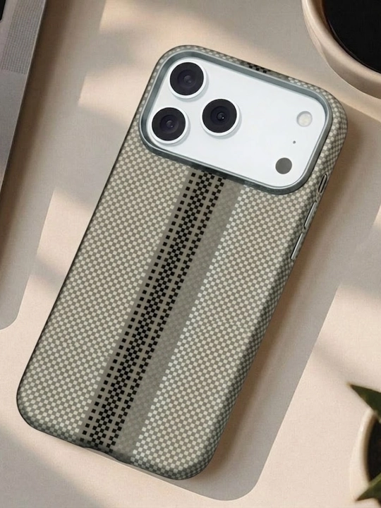 Ultra Slim Carbon Style Case для iPhone 17 и 18 Pro / Pro Max — ультратонкий чехол