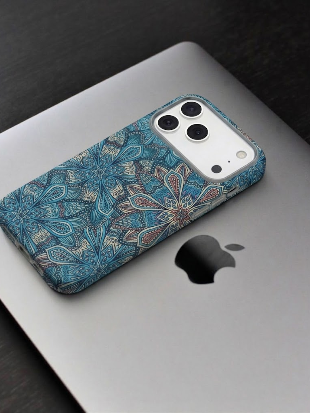 IPhone 17 va 18 Pro / Pro Max uchun Ultra Slim Carbon Style Case - o‘ta yupqa g‘ilof