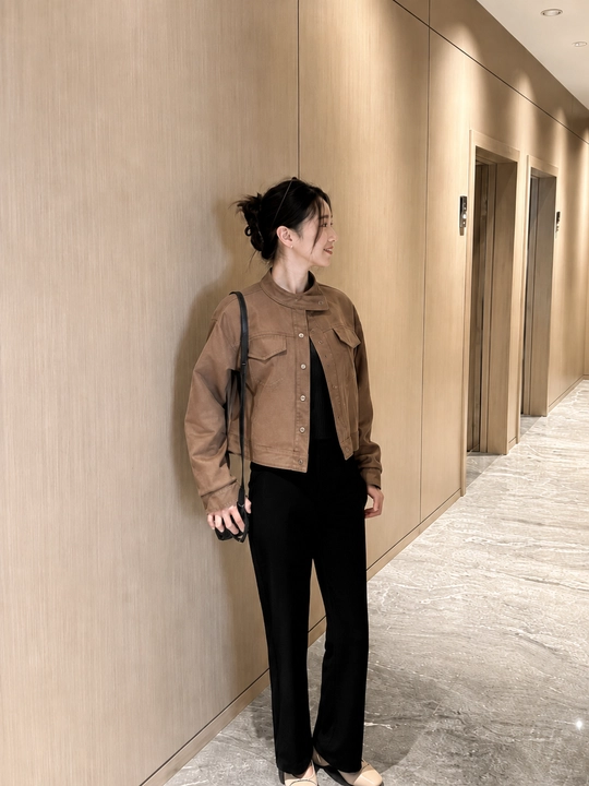 Ayollar uchun kalta kurtka, cho‘ntakli kundalik jaket