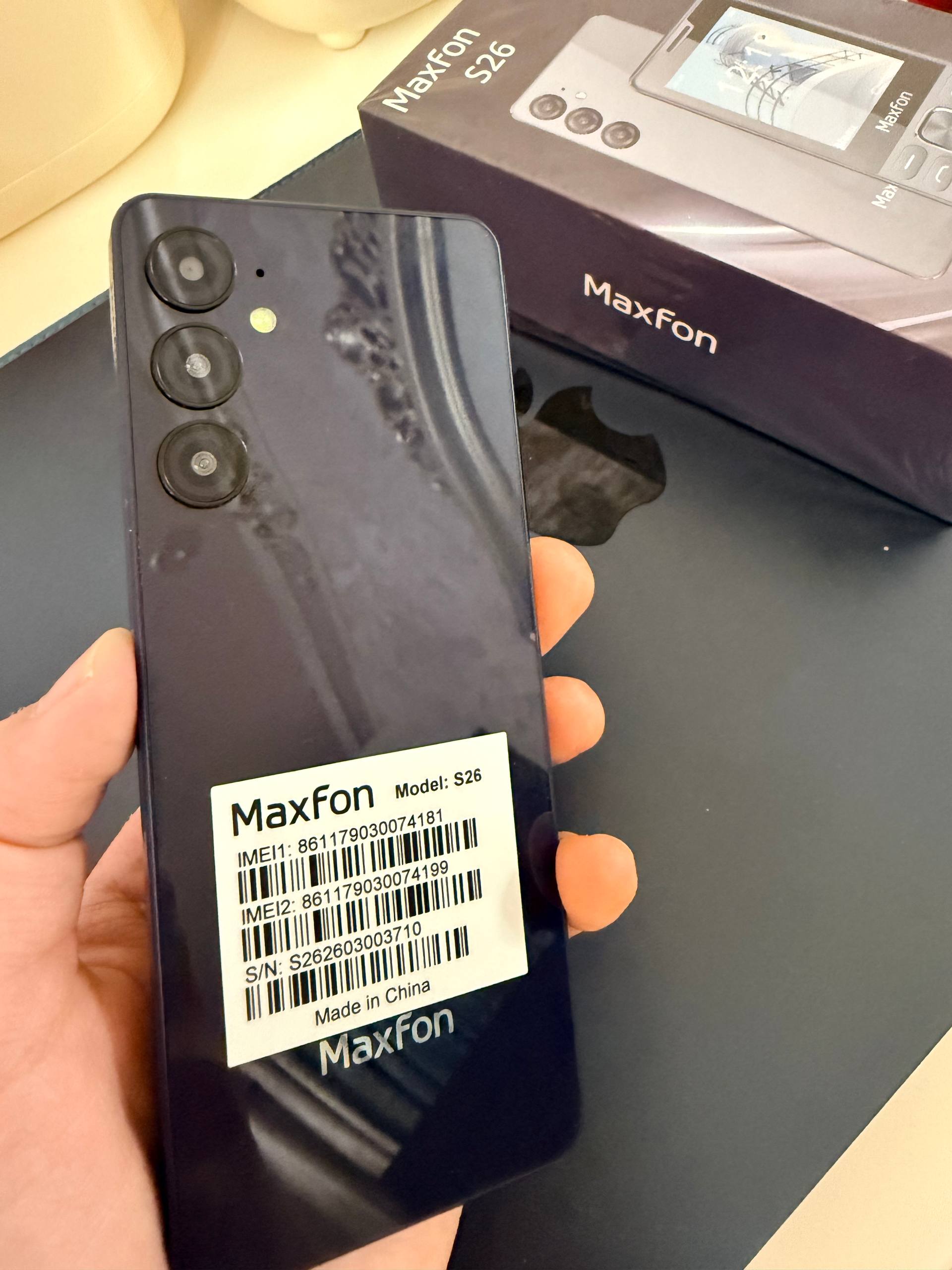 MaxFon S26 tugmali telefoni, 2 ta SIM-karta, Type-C zaryadlash, 1300 mAh, katta ekran