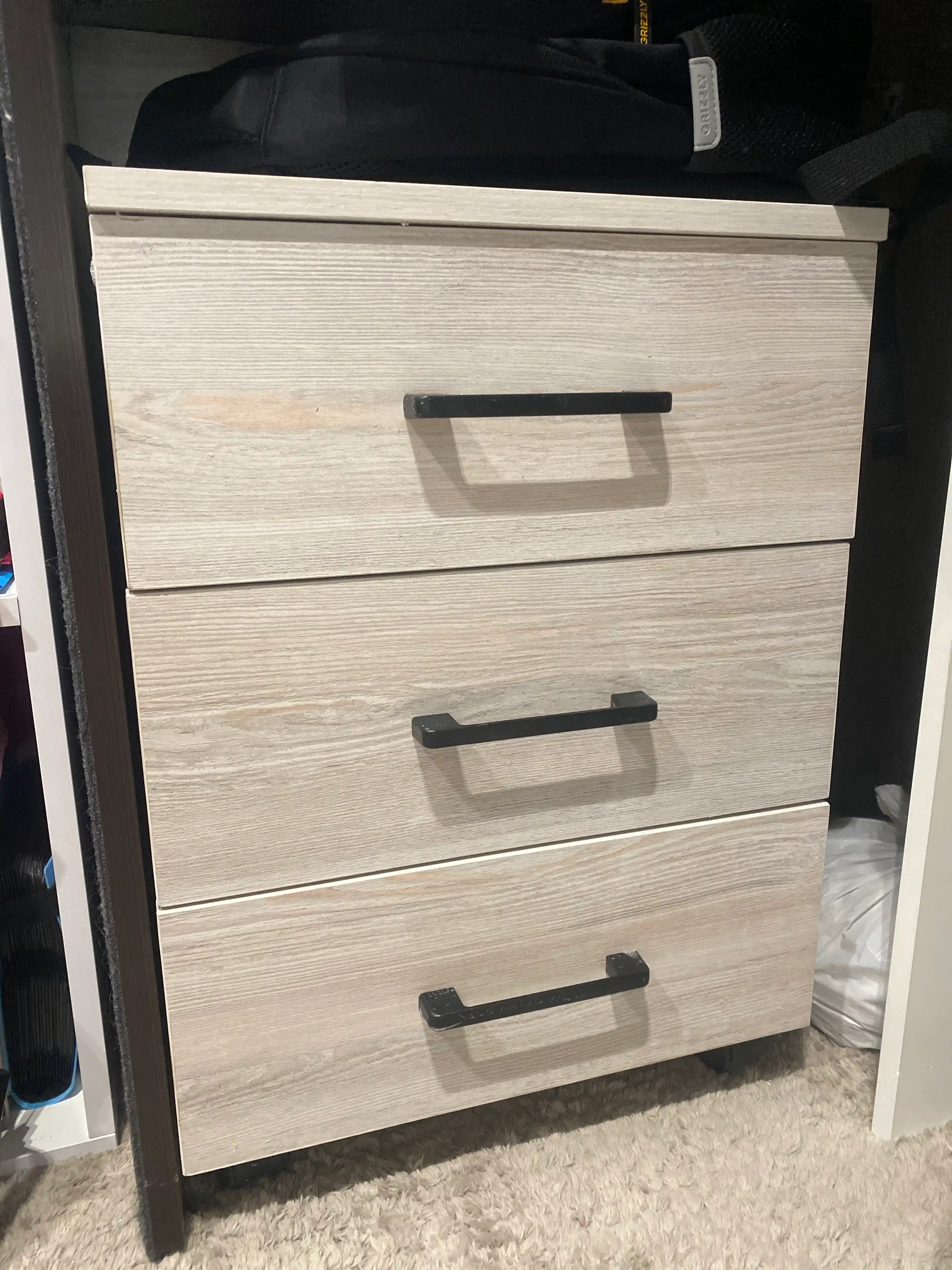 G‘ildirakli surilma qutili tumba, 42×42×52 sm
