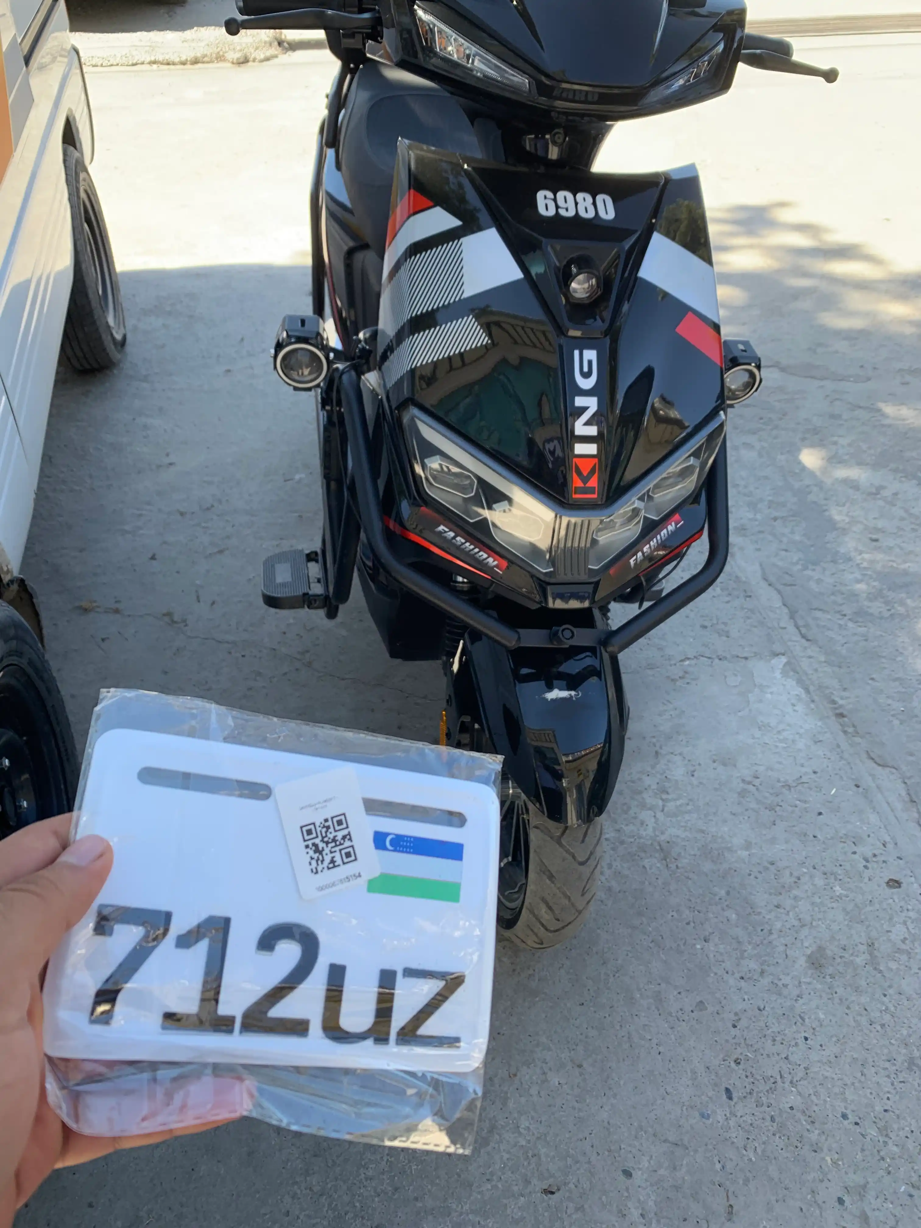 Aksessuar Nomer bo'yi 10 sm eni 15 sm, skuterlar va velosipedlar uchun 1 dona