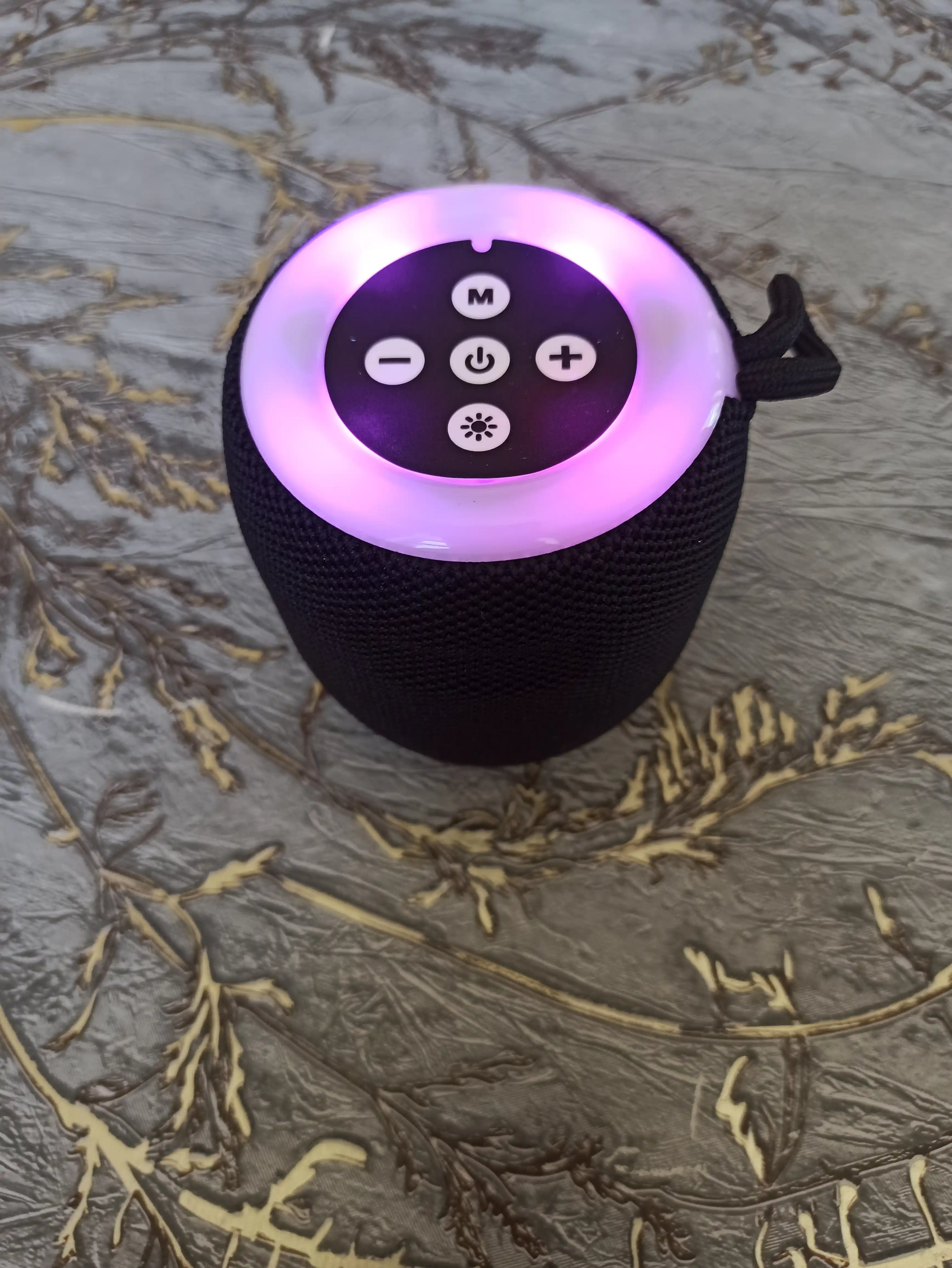 Portativ Bluetooth kalonka  Simsiz audio tizim  Kuchli ovoz