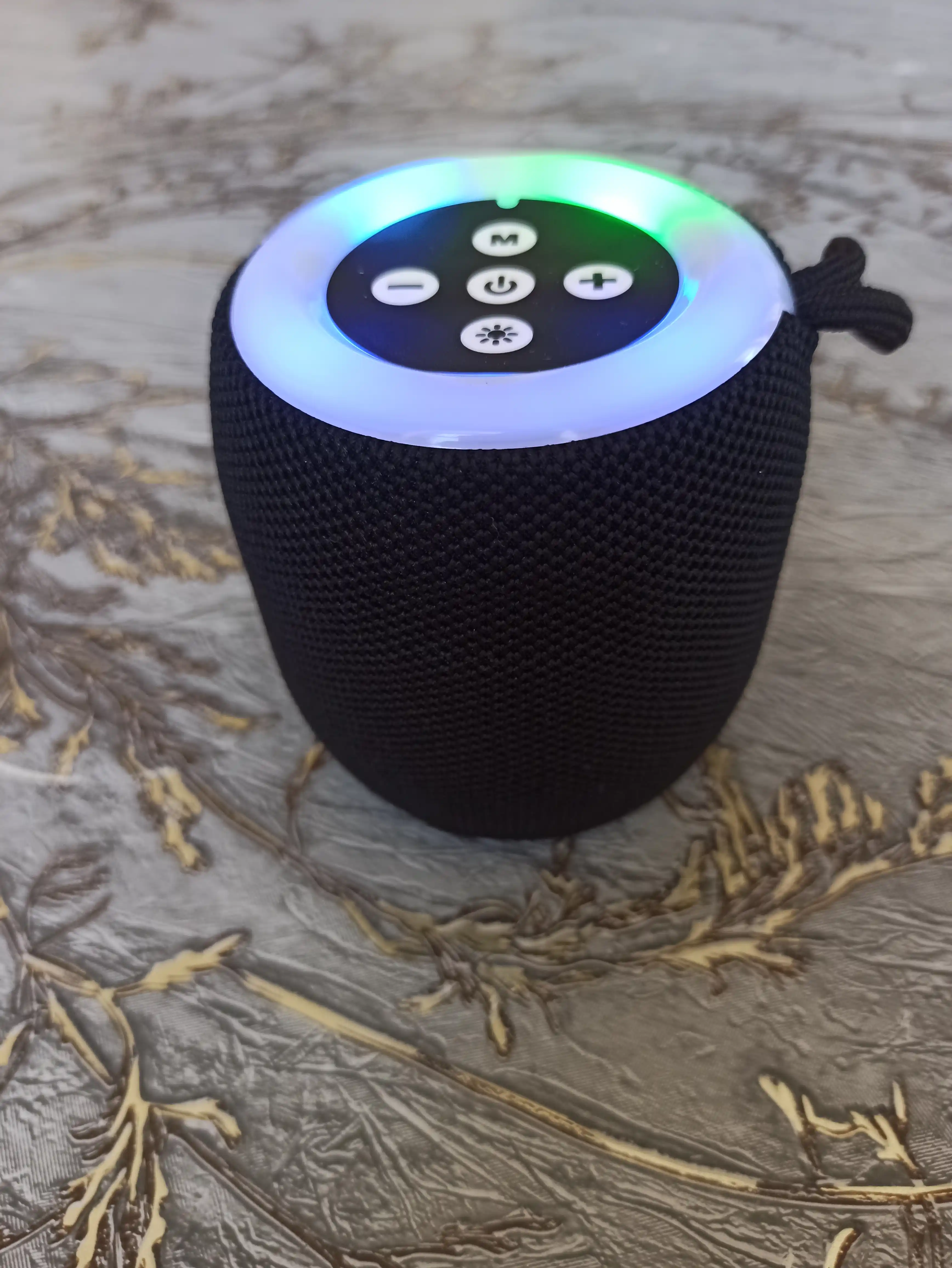 Portativ Bluetooth kalonka  Simsiz audio tizim  Kuchli ovoz