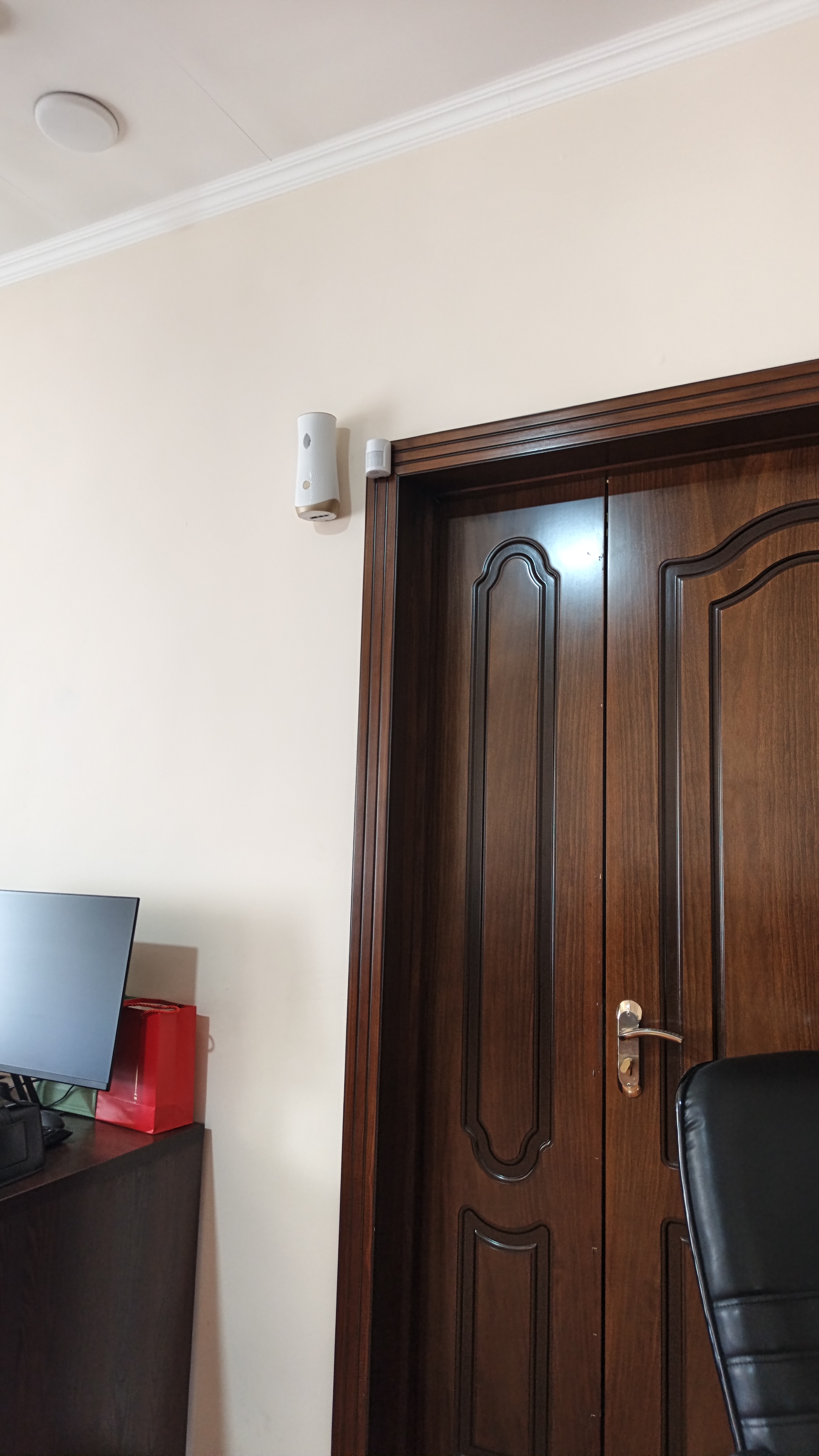 Освежитель для воздуха для комнаты Glade Automatic, пионы и сочные ягоды, 269 мл
