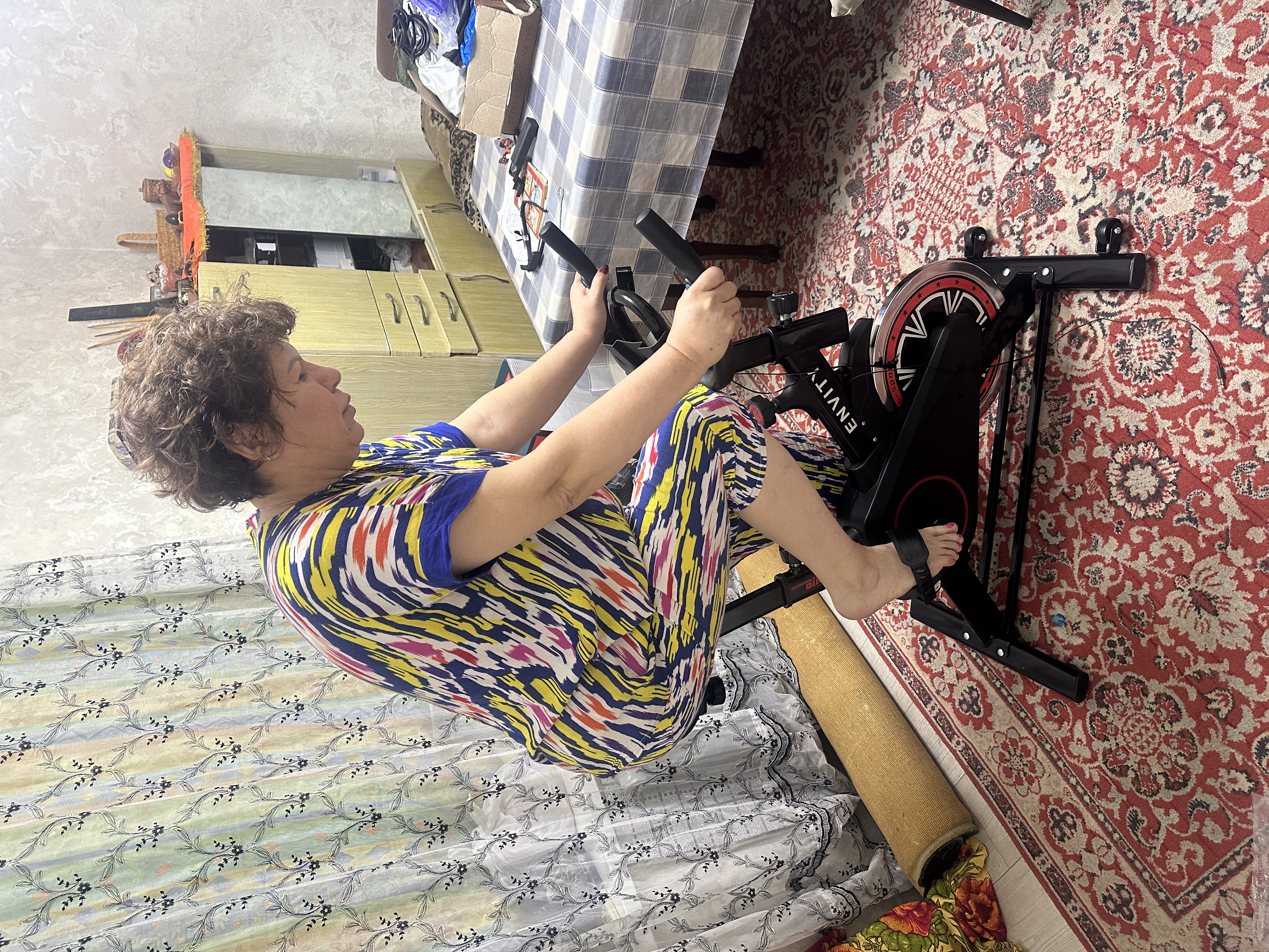 Velotrenajor EN Q7 LED displeyli, Bluetooth, 150 kg, uy uchun