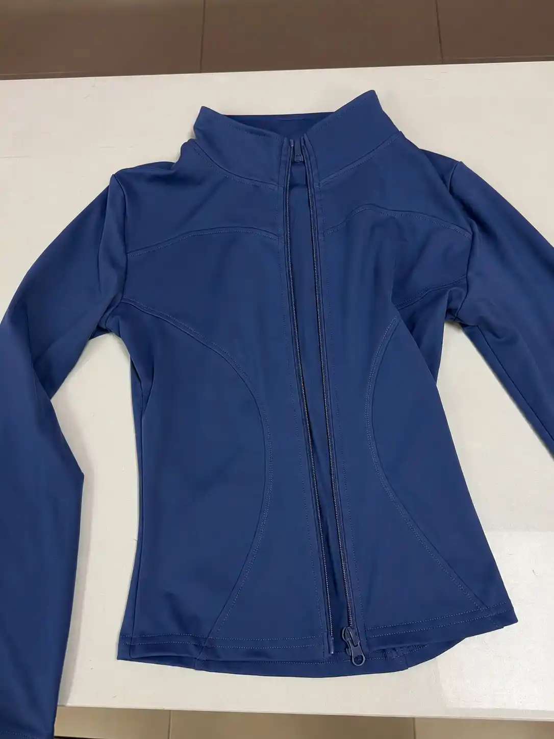 Rashgard — ayollar uchun fermuarli sport kostyumi, o'lchamlari: M–XXL (46-52)