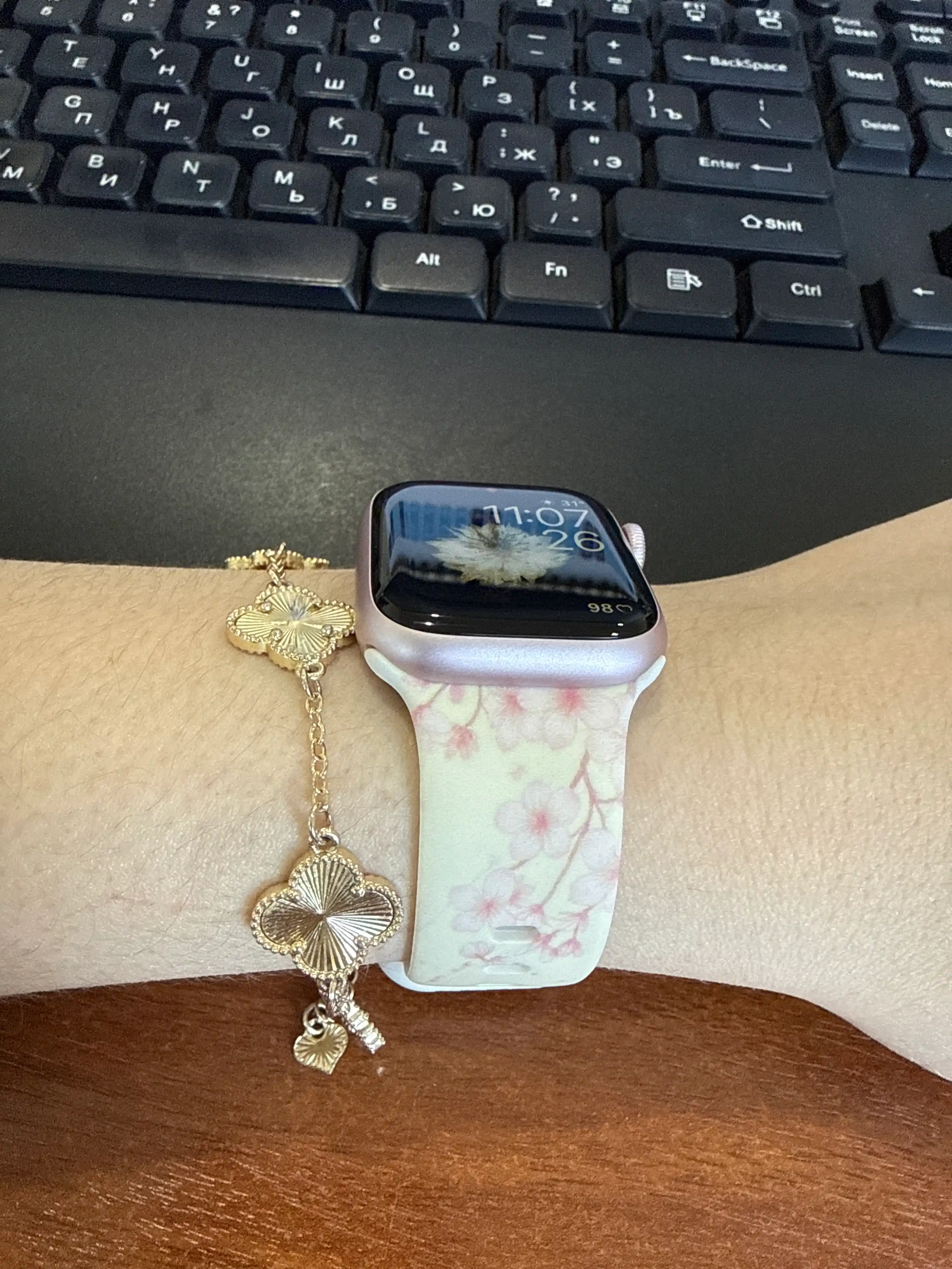 Ремешок силиконовый с цветочным принтом для Apple Watch 38/40/41 мм