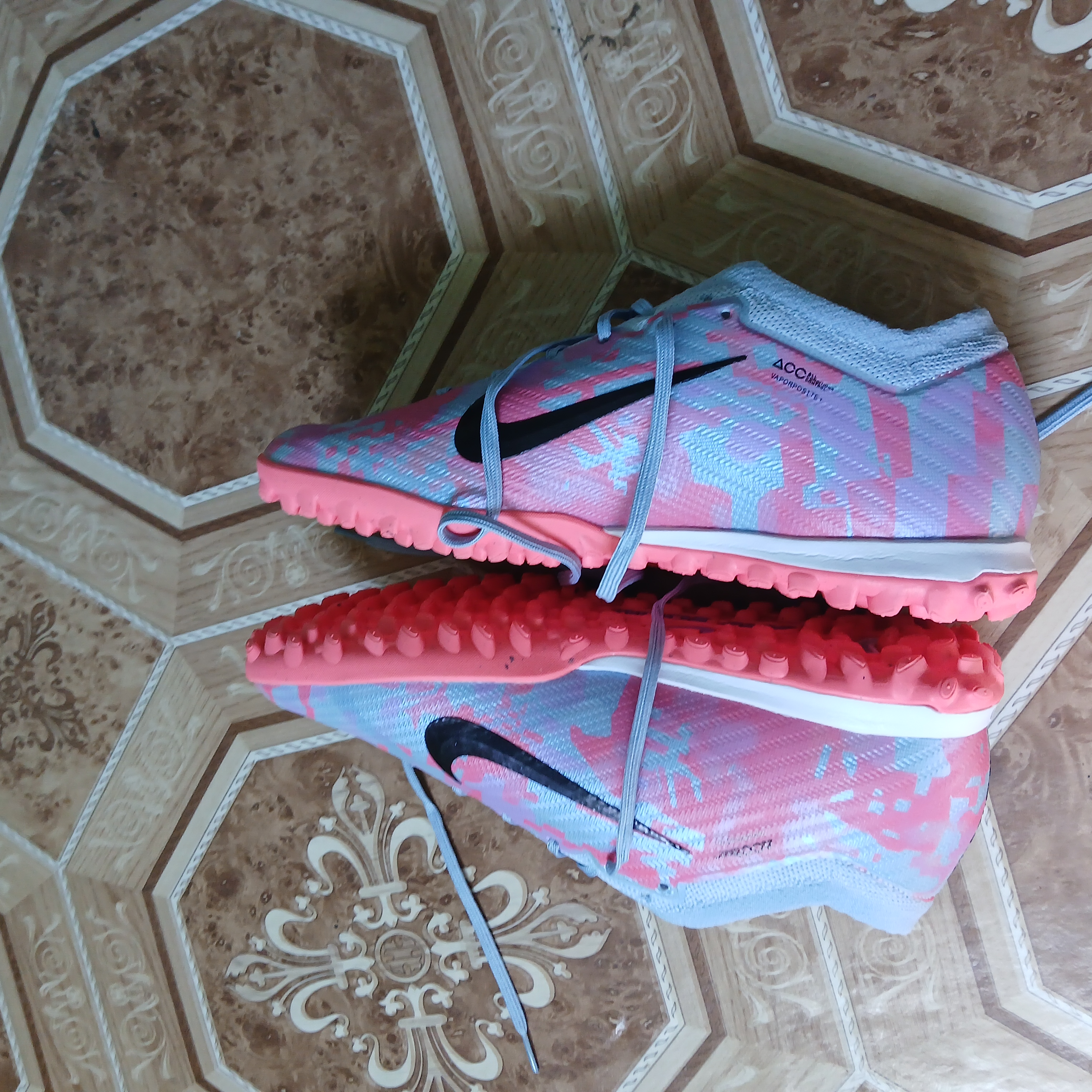 Futbol sarakanoshka Air Zoom TF, sun’iy maydon uchun futbol oyoq kiyimi