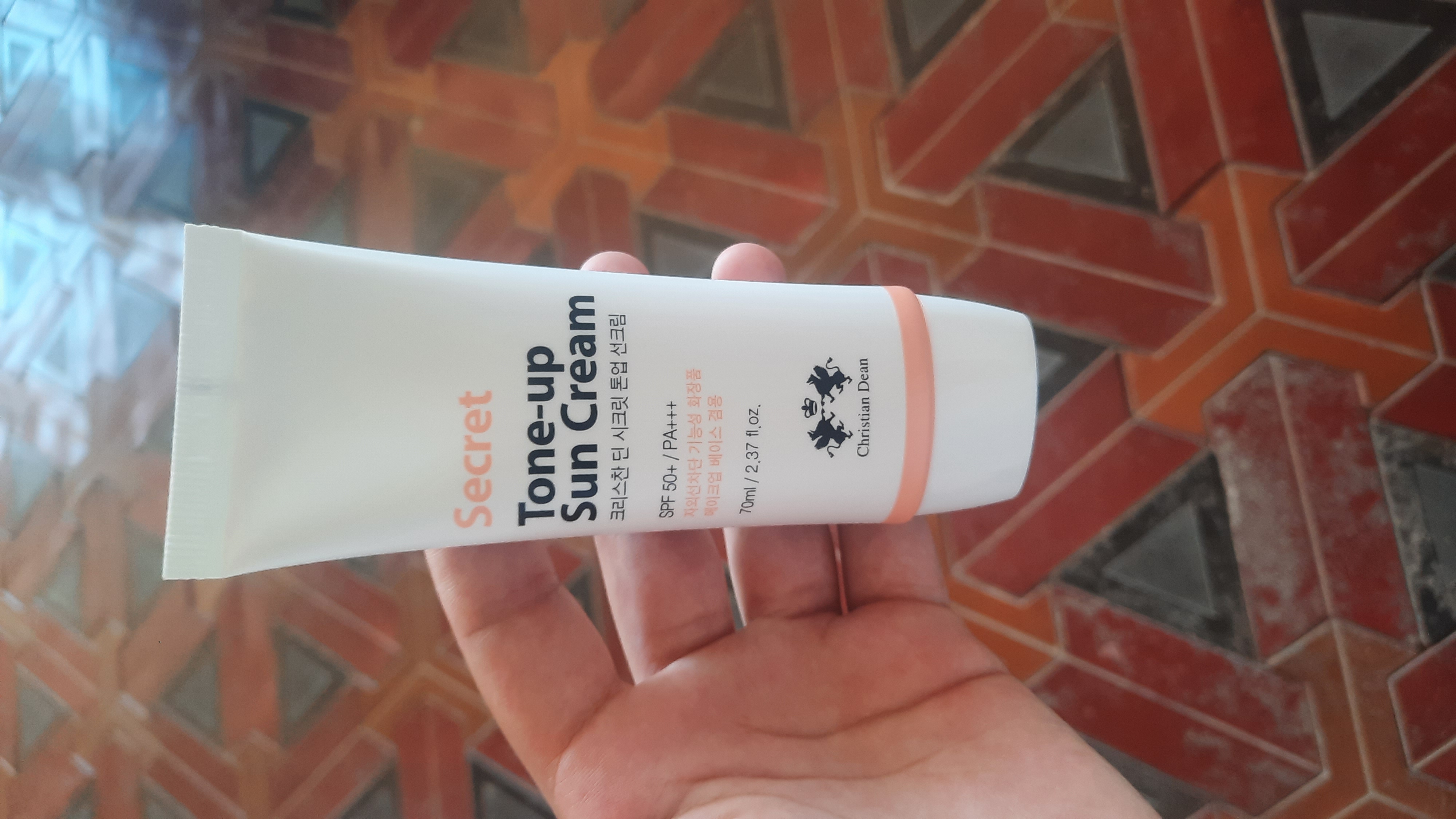 Quyoshdan himoyalovchi va tekislovchi krem Secret Tone-Up SPF 50+ Christian Dean, SPF50+, 70 ml