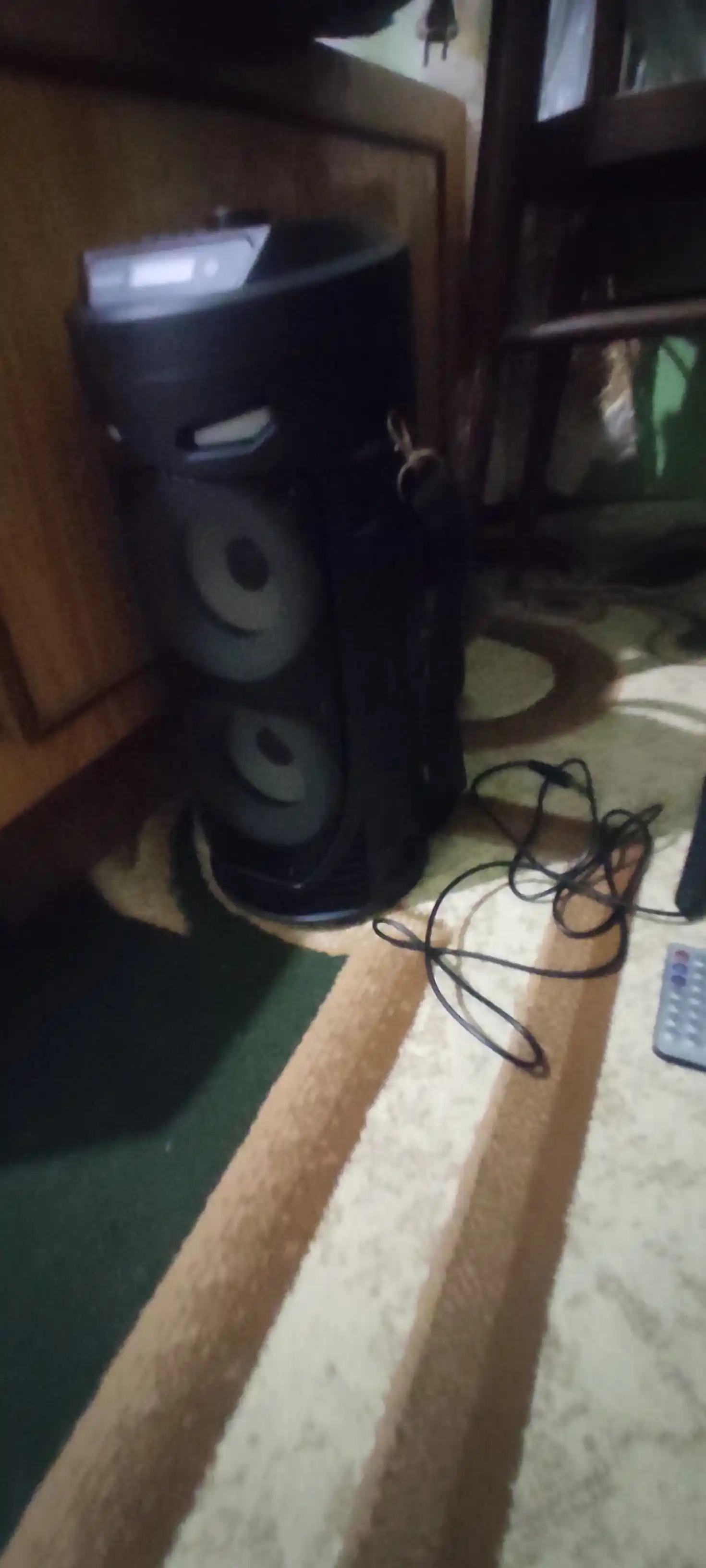 Katta Bluetooth simsiz kolonka, karaoke, RGB yoritish, mikrofon va pult bilan