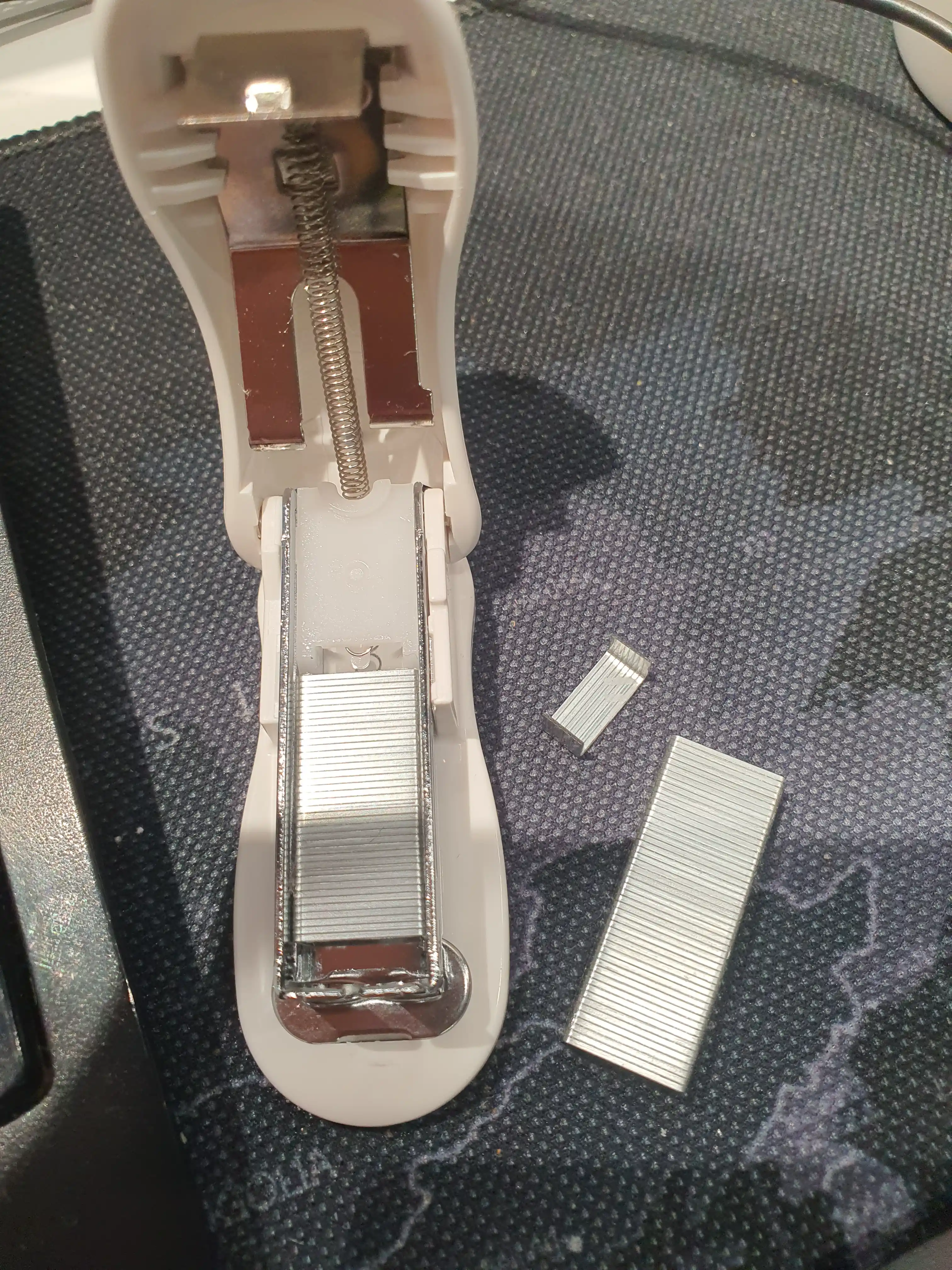 Stapler 24/6 (sn) 0304 Deli