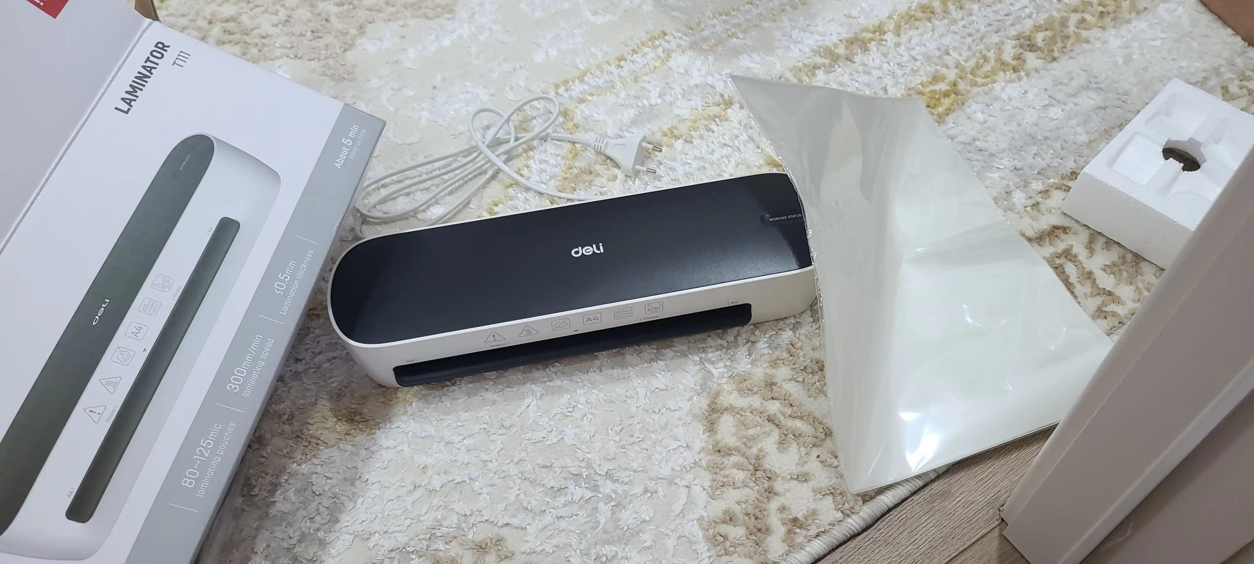 Laminator A4 (qora) ET111 Deli, 111-bk-ET