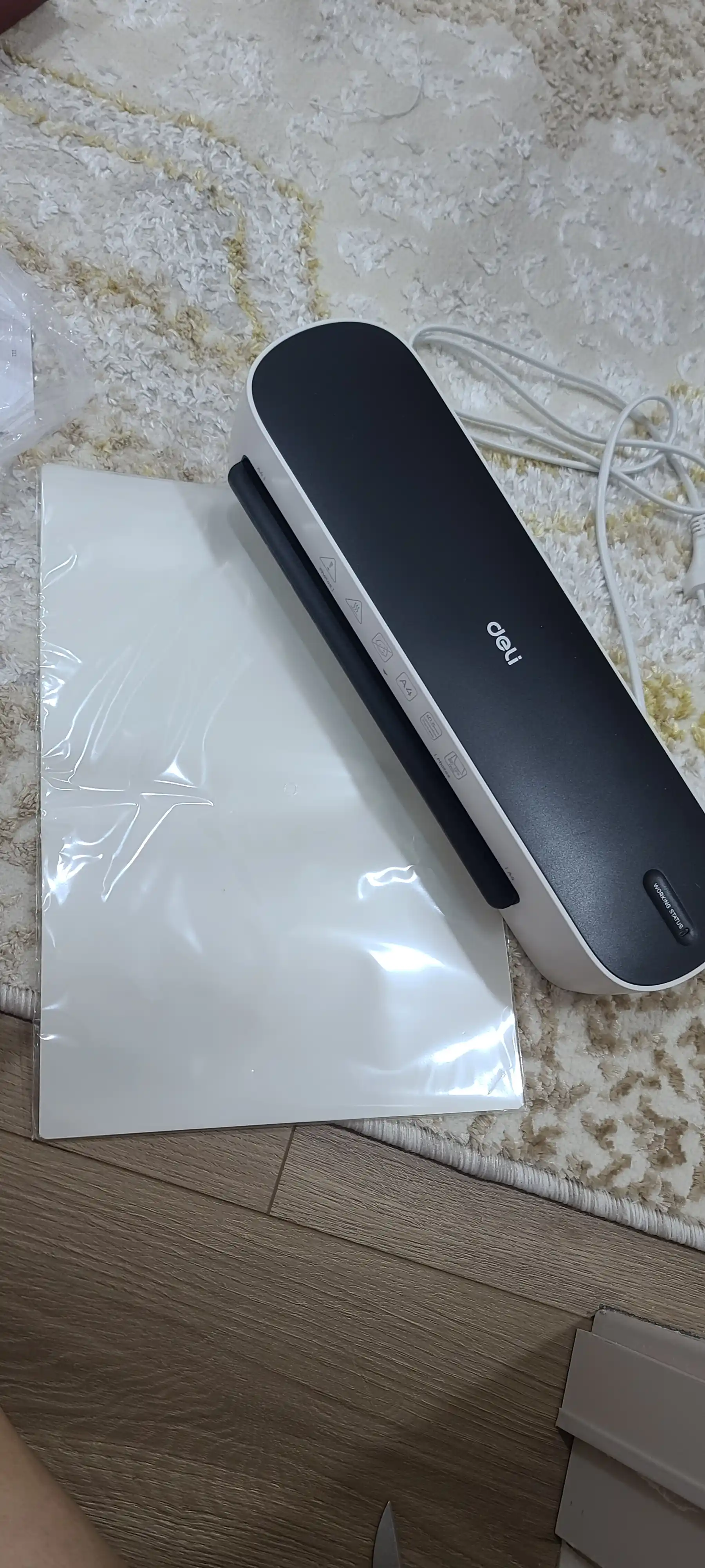 Laminator A4 (qora) ET111 Deli, 111-bk-ET