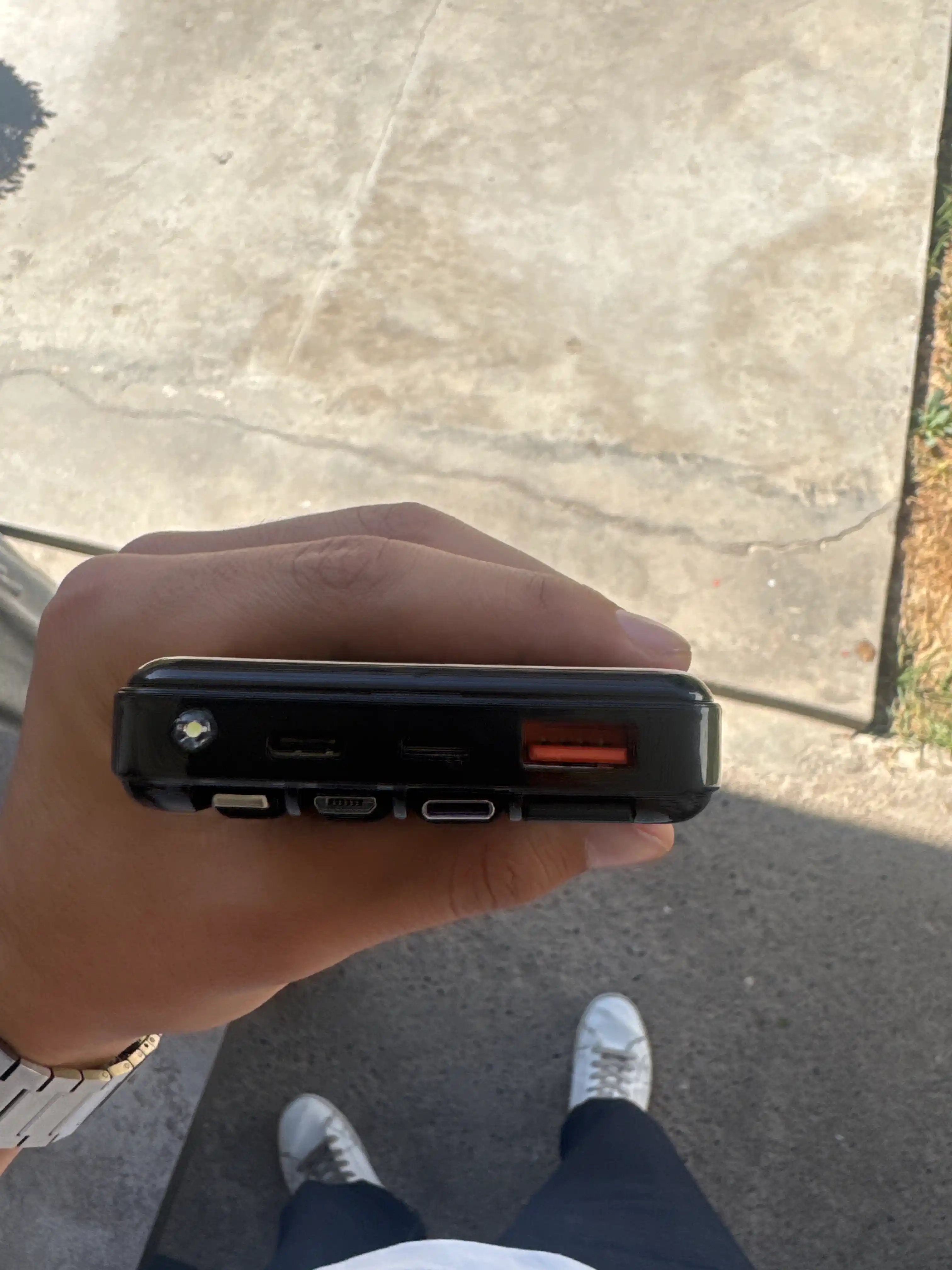 Power Bank 20000 mAh 66W с встроенными кабелями, фонариком и быстрой зарядкой 22.5W