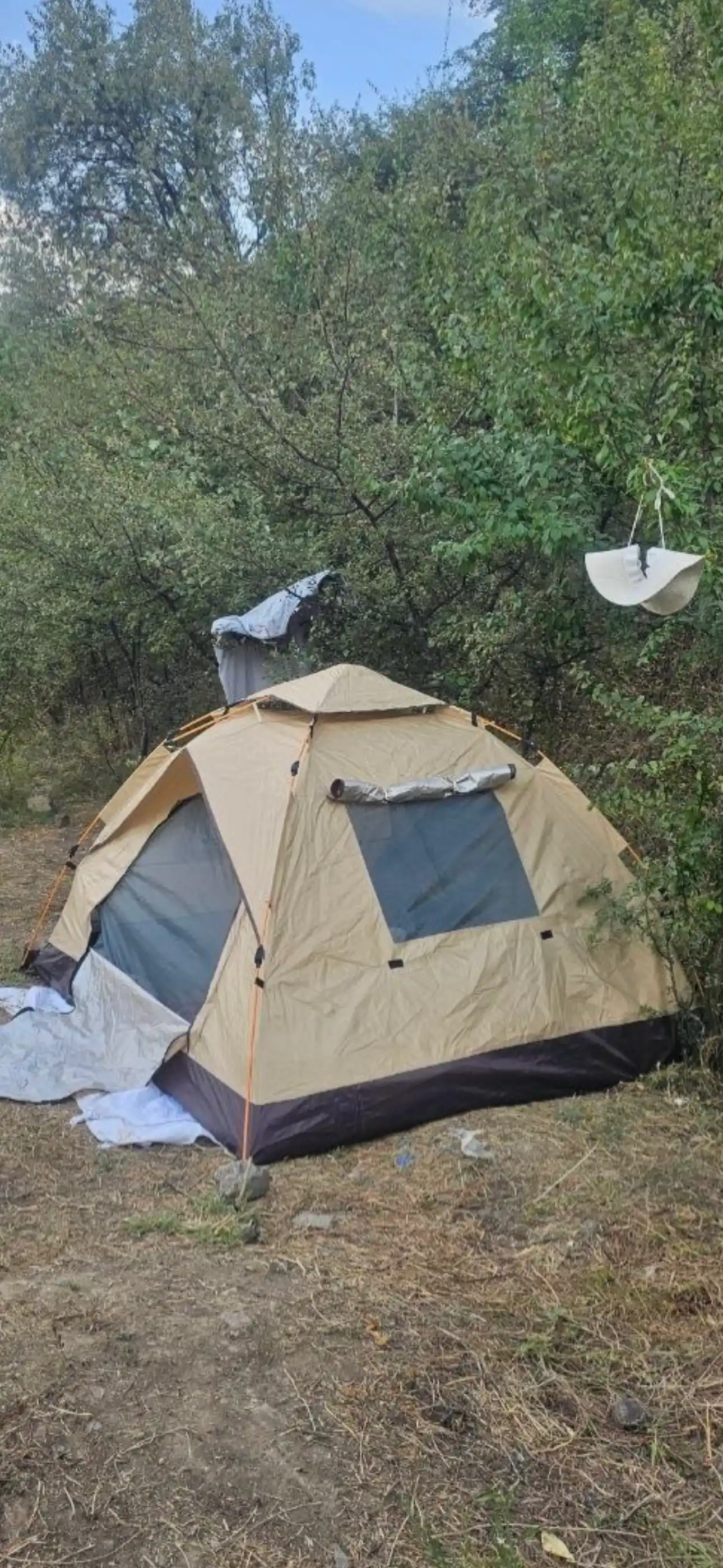 Kemping va piknik uchun avtomatik turistik chodir, 3-4 o‘rinli
