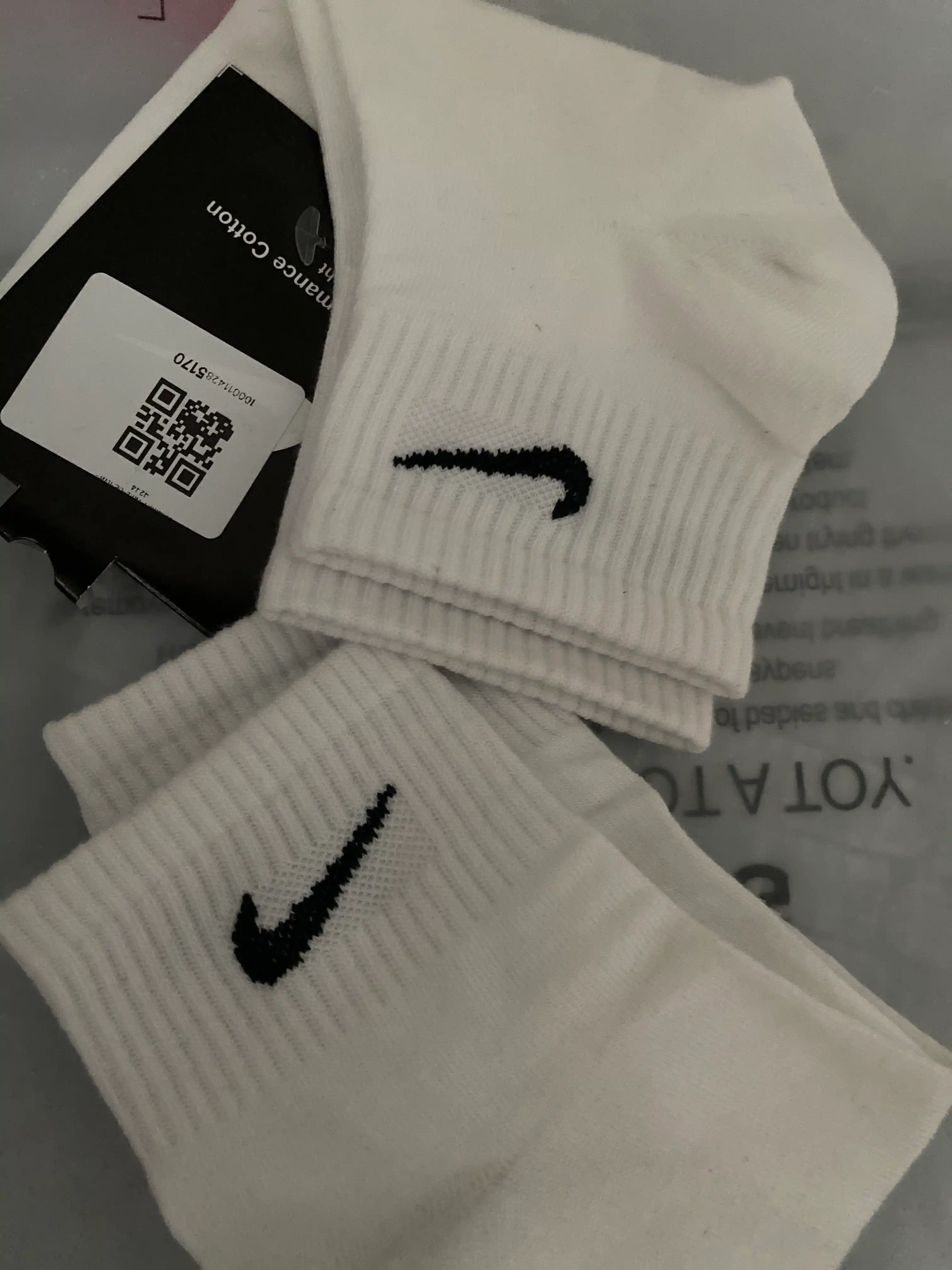 Носки Nike Everyday Unisex  — высокие хлопковые носки для спорта и повседневной носки
