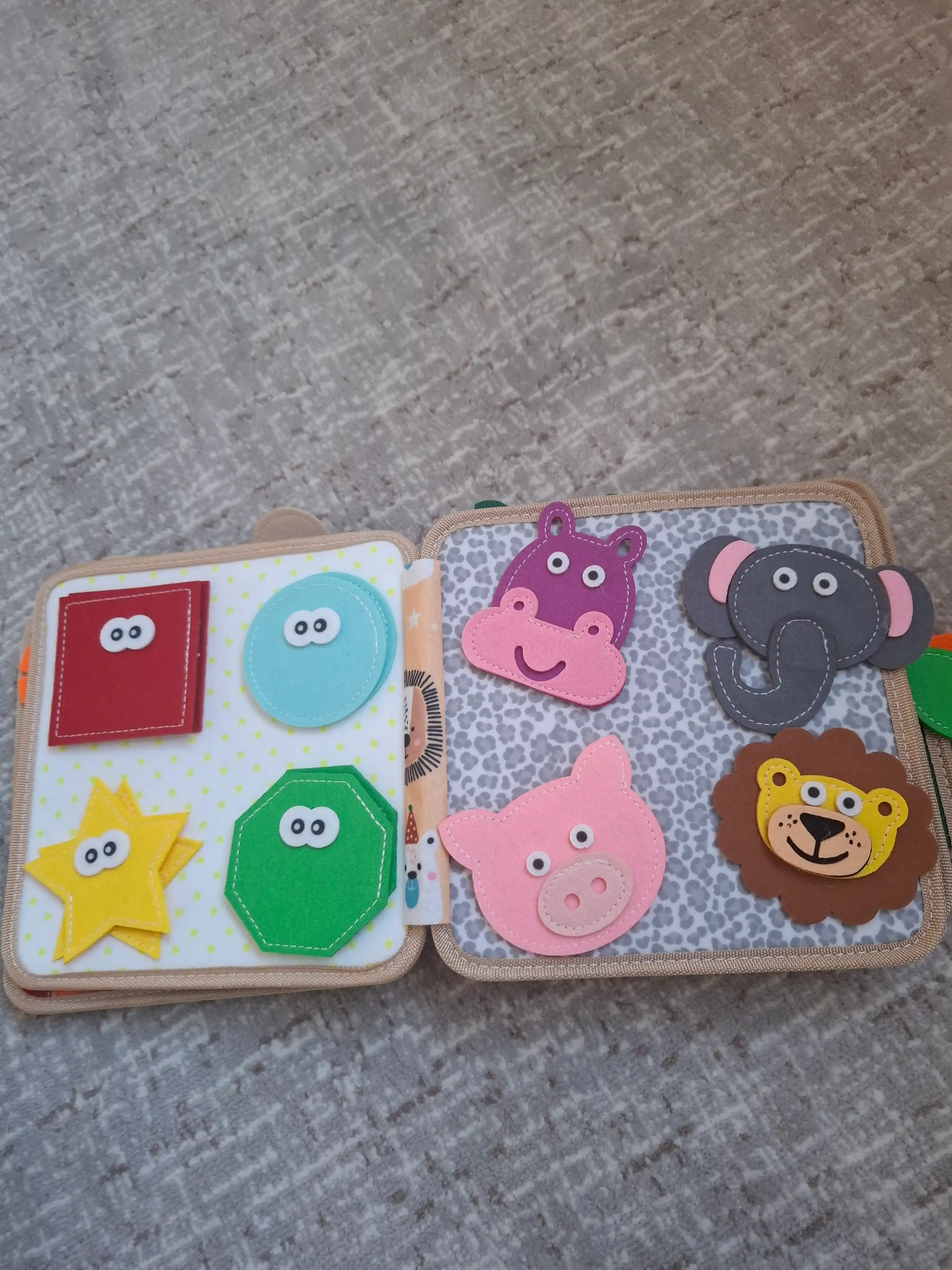1 yoshgacha bo‘lgan bolalar uchun rivojlantiruvchi o‘yinchoq bizibord kitobchasi