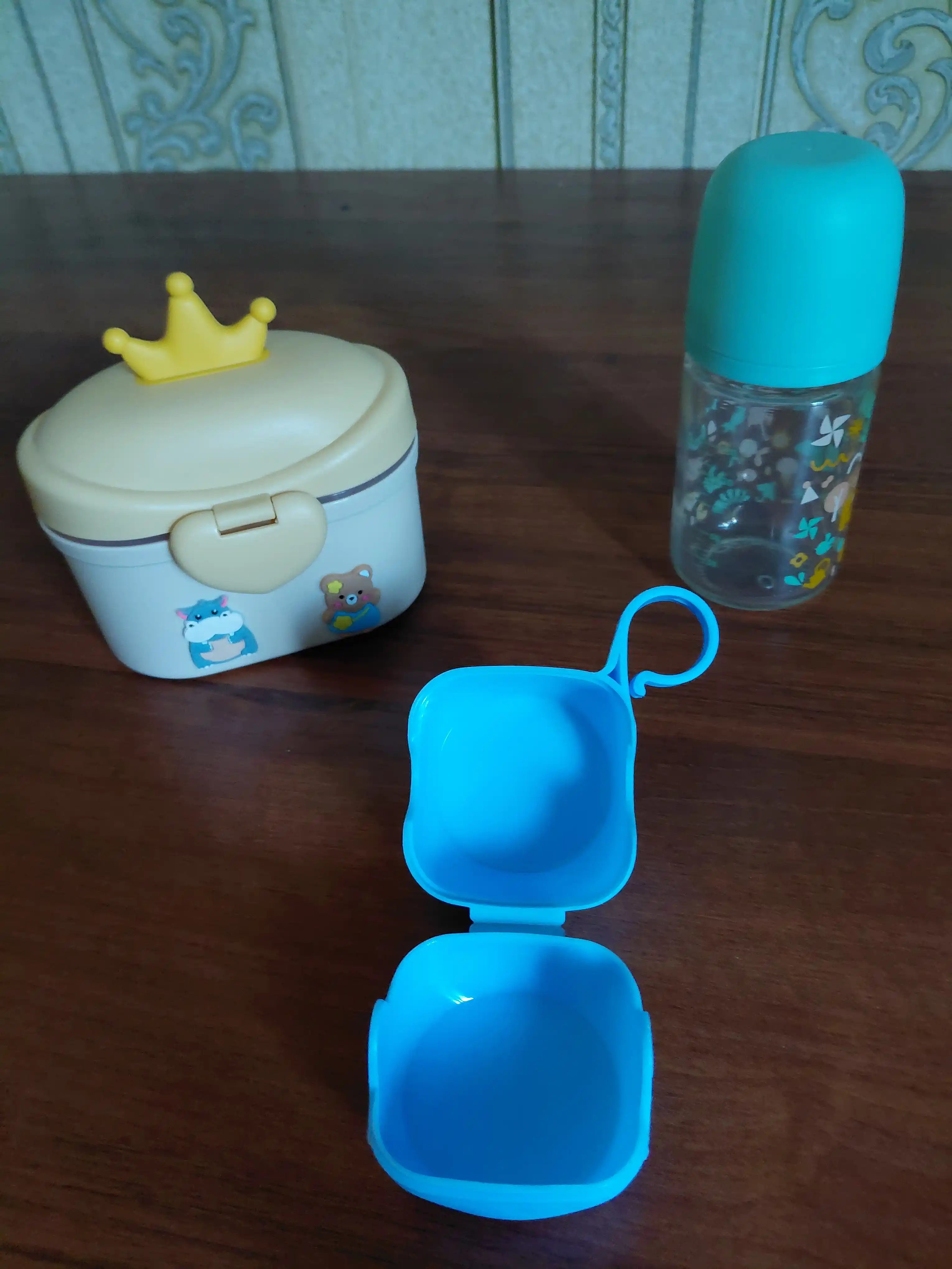 So'rg'ichlar va emizgichlarni saqlash uchun quti, plastikdan