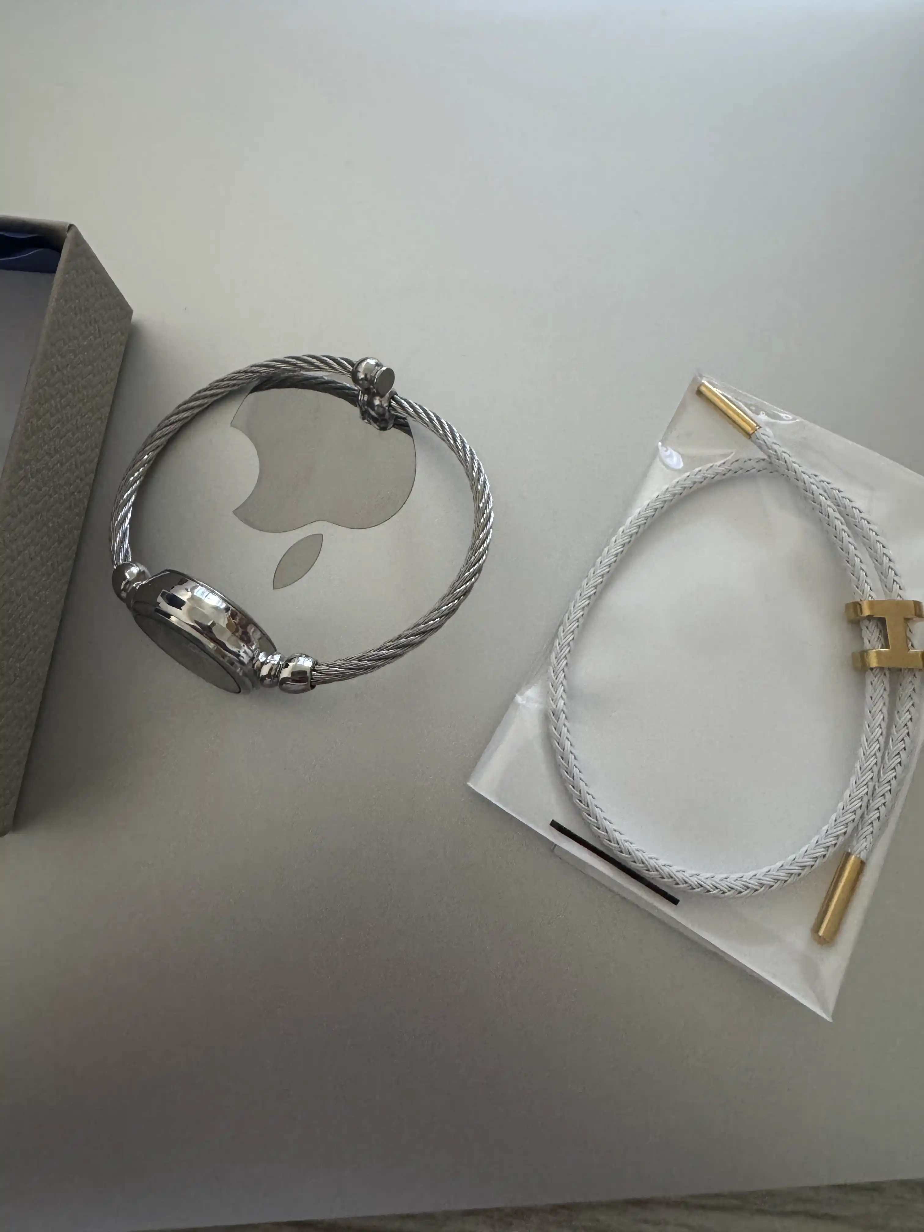 Ayollar soati va braslet nabori, Hermes braslet