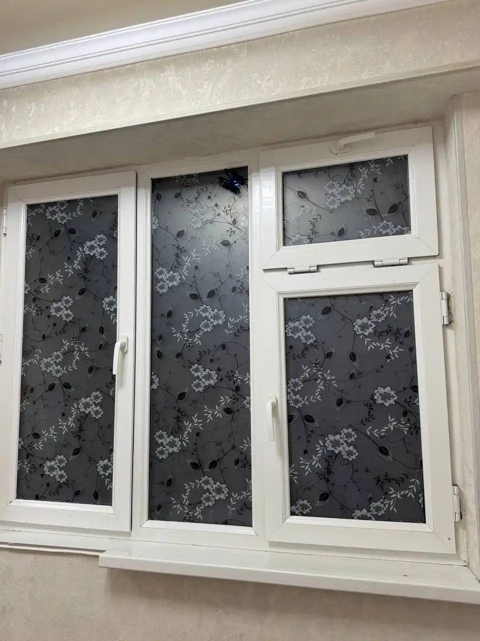 Quyoshdan himoyalovchi plyonka, derazalarga xira yopishtirma, dekorativ
