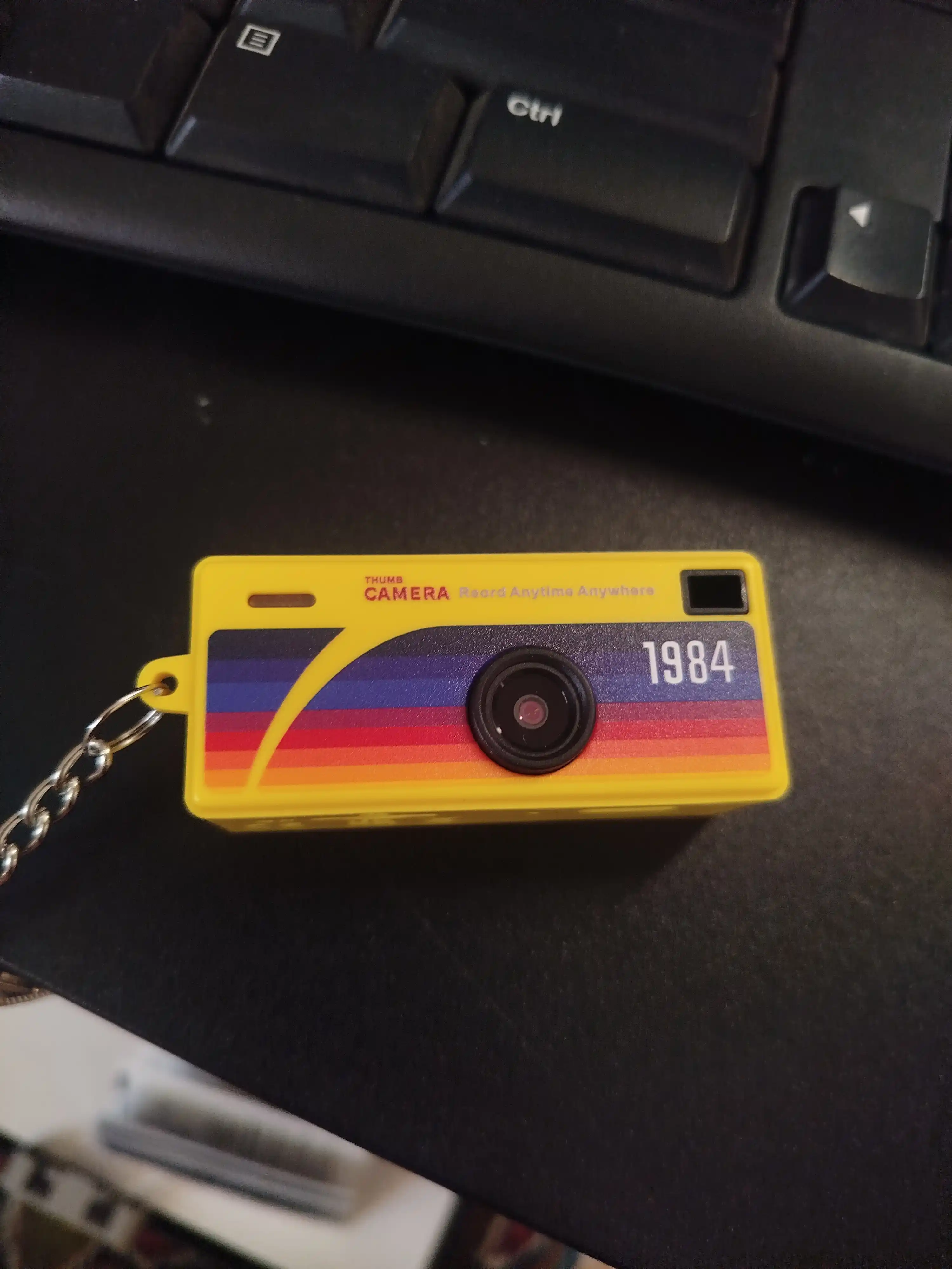 G6 Thumb Camera mini kamerasi, LCD ekranli va retro effektli ixcham kamera, charmera