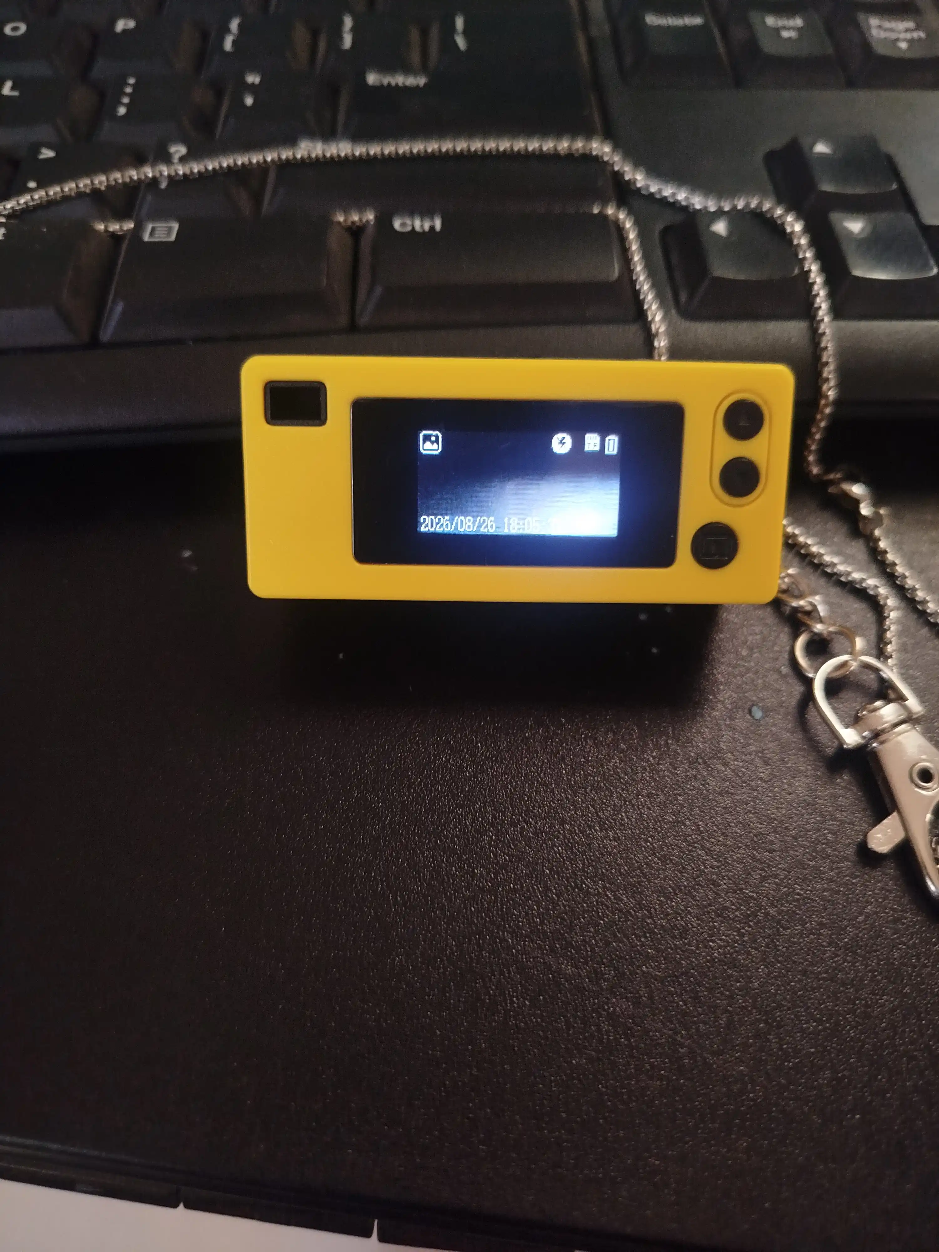 G6 Thumb Camera mini kamerasi, LCD ekranli va retro effektli ixcham kamera, charmera
