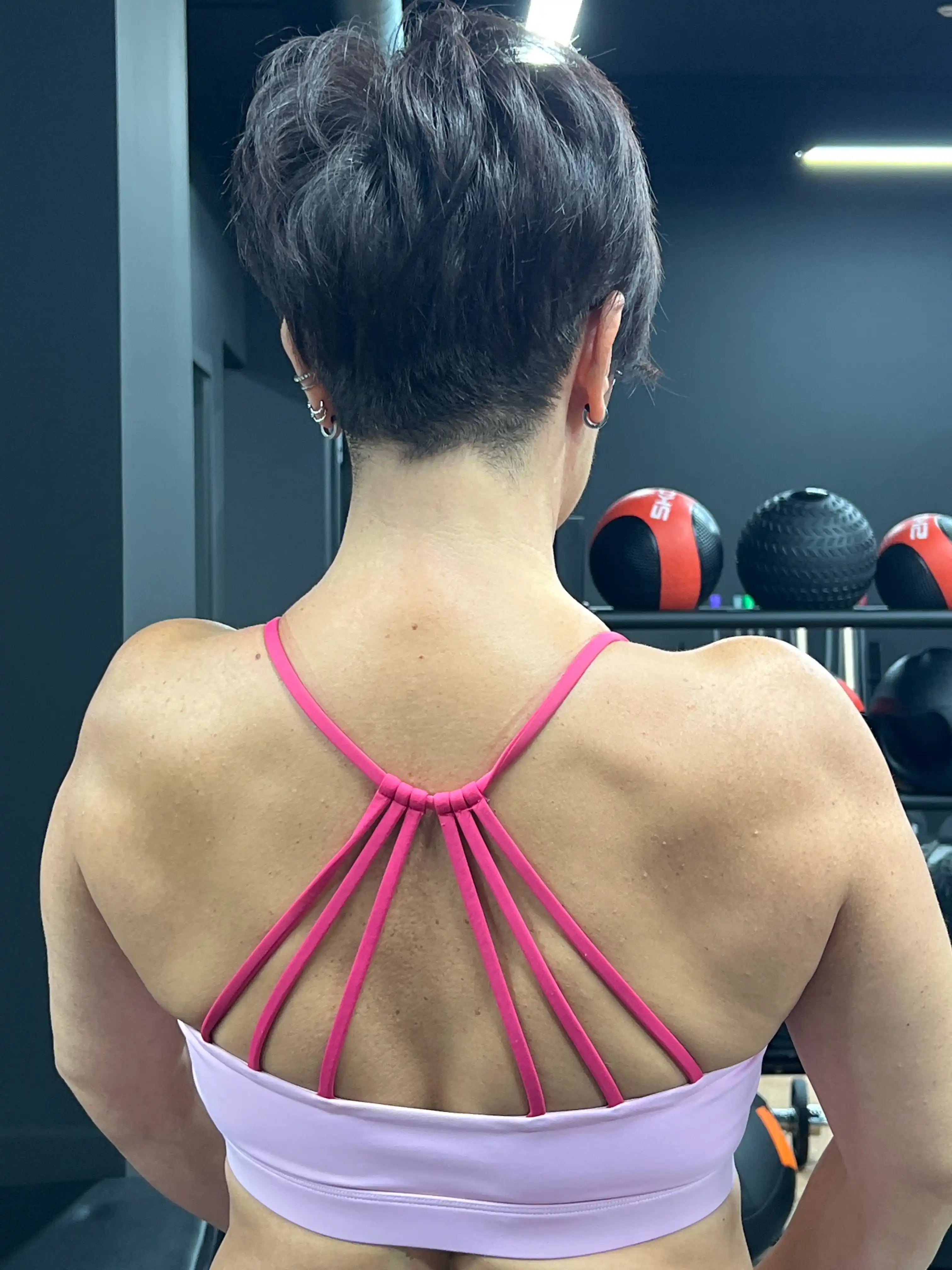 Sport top, fitnes uchun chashkali sport topi, yoga, sport kiyimlari ayollar uchun
