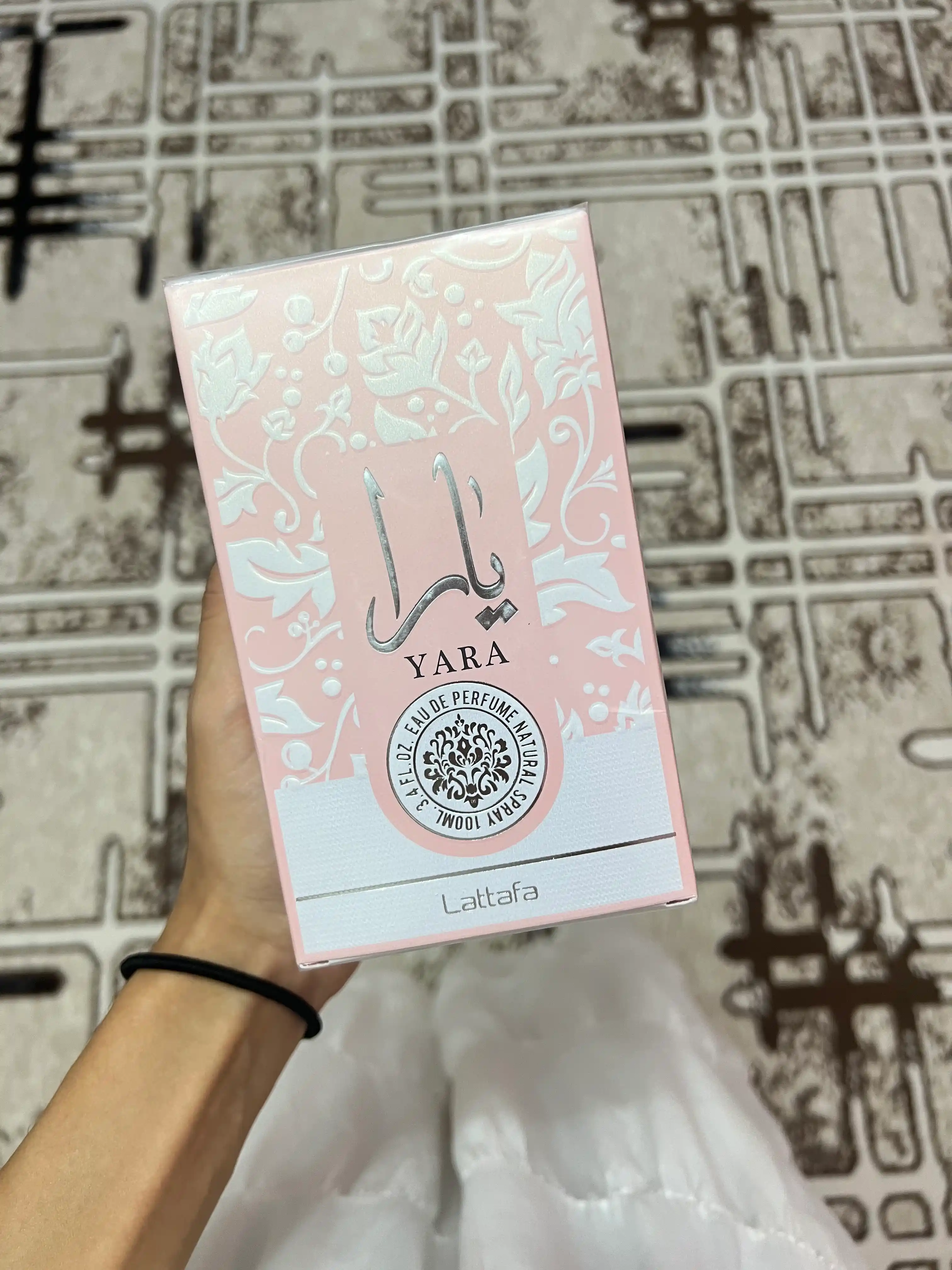 Ayollar uchun atir Lattafa YARA, 100 ml