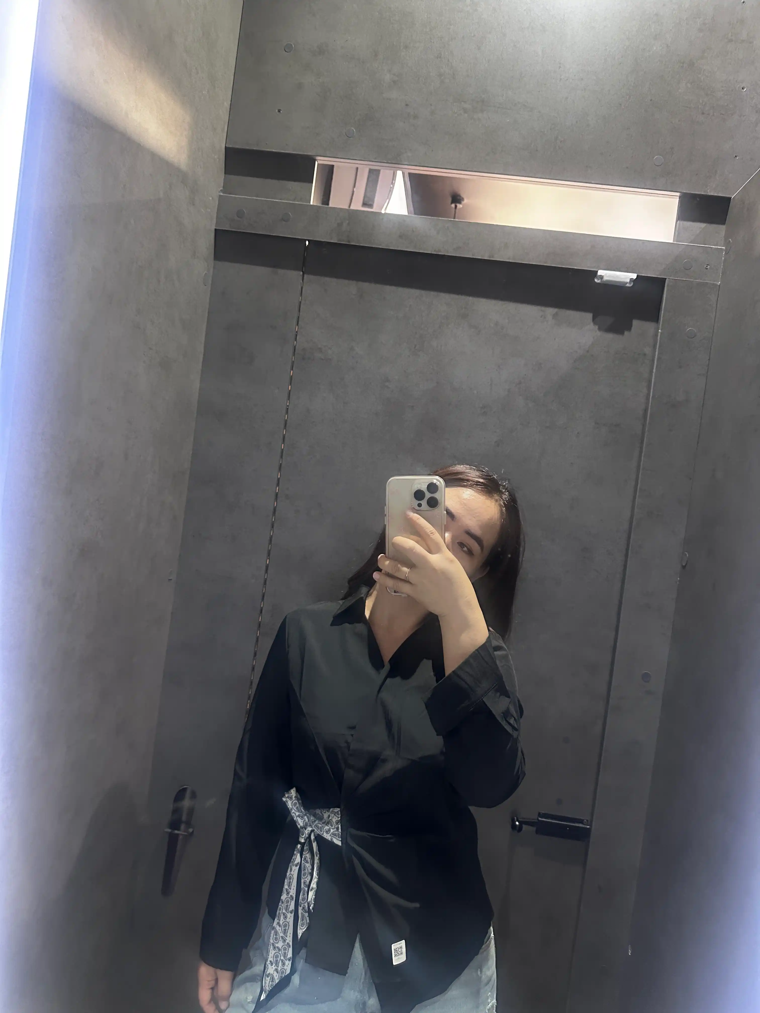 Ayollar uchun assimetrik ko‘ylak-bluzka,oversize fason, bog‘ichli dizayn, uzun yeng, M-XXL