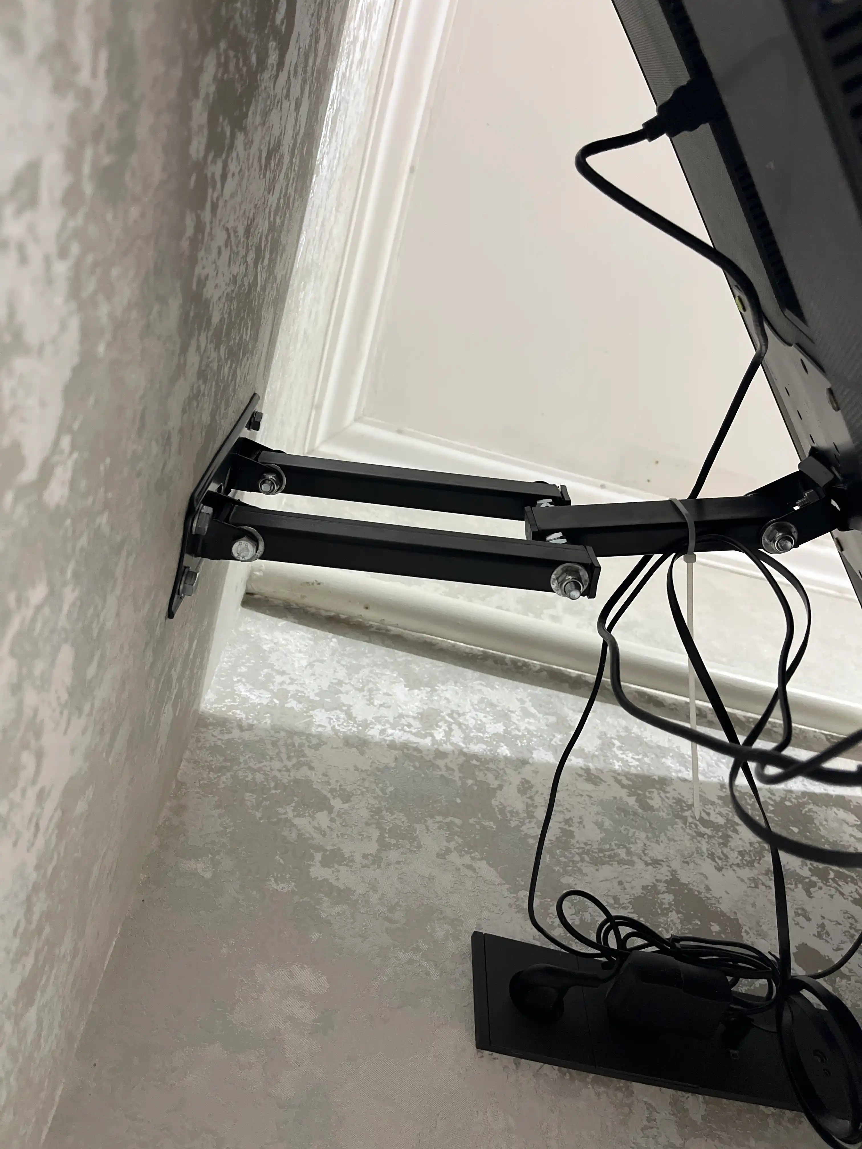 Televizor uchun kronshteyn INNOTECH MIDDLE 17''-42''