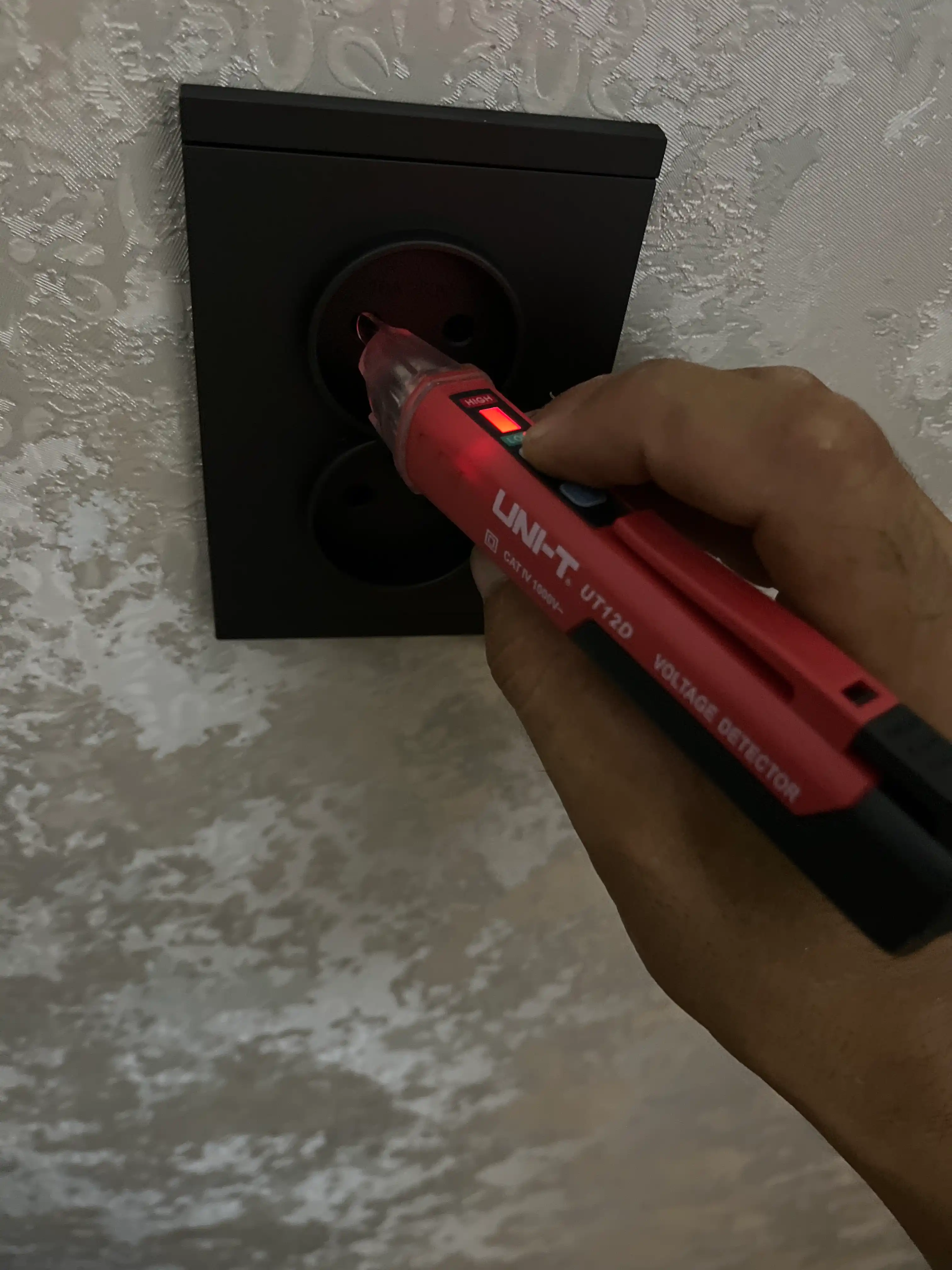 Kontaktsiz detektor, indikator UNI-T UT12D