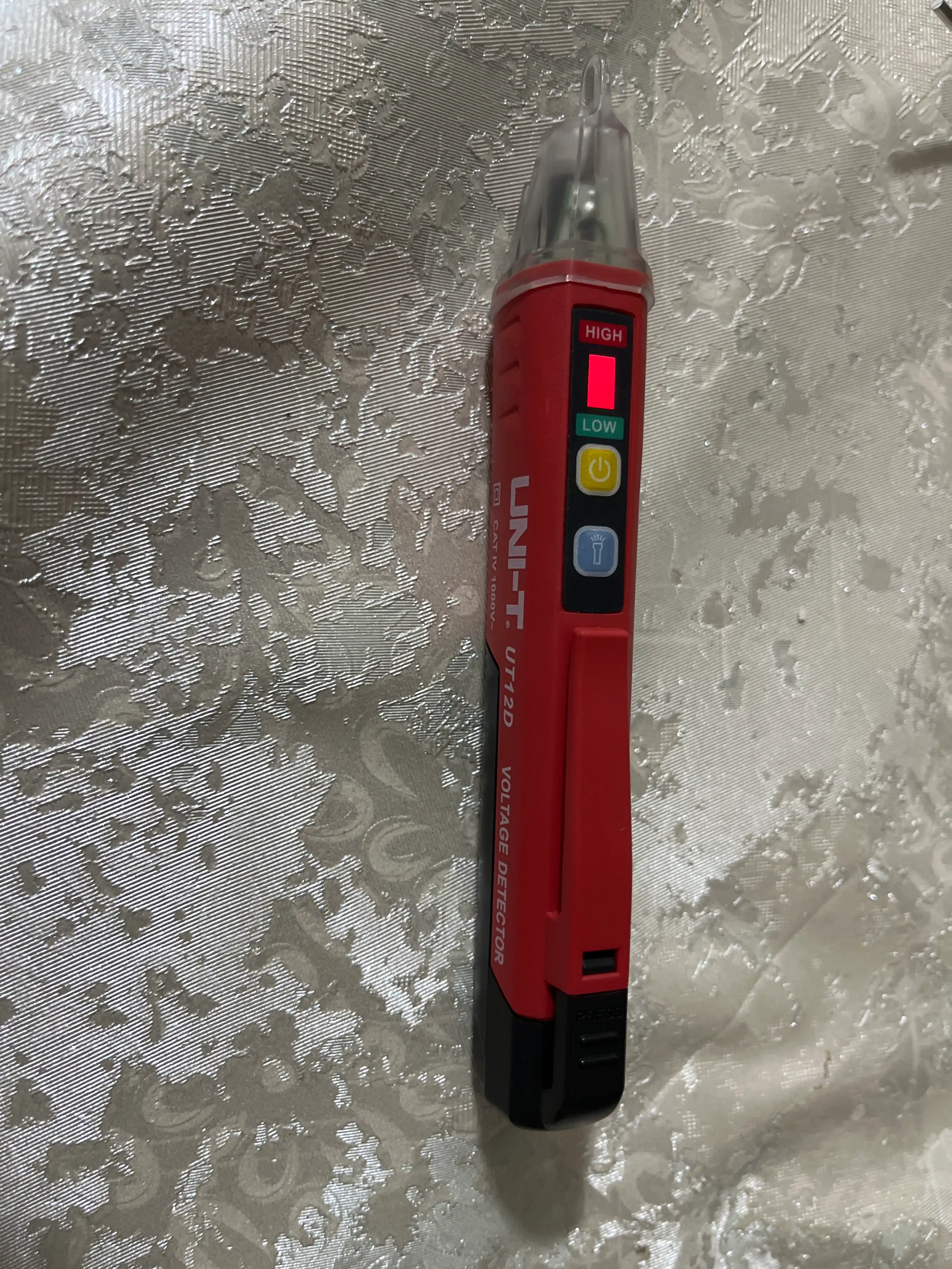 Kontaktsiz detektor, indikator UNI-T UT12D