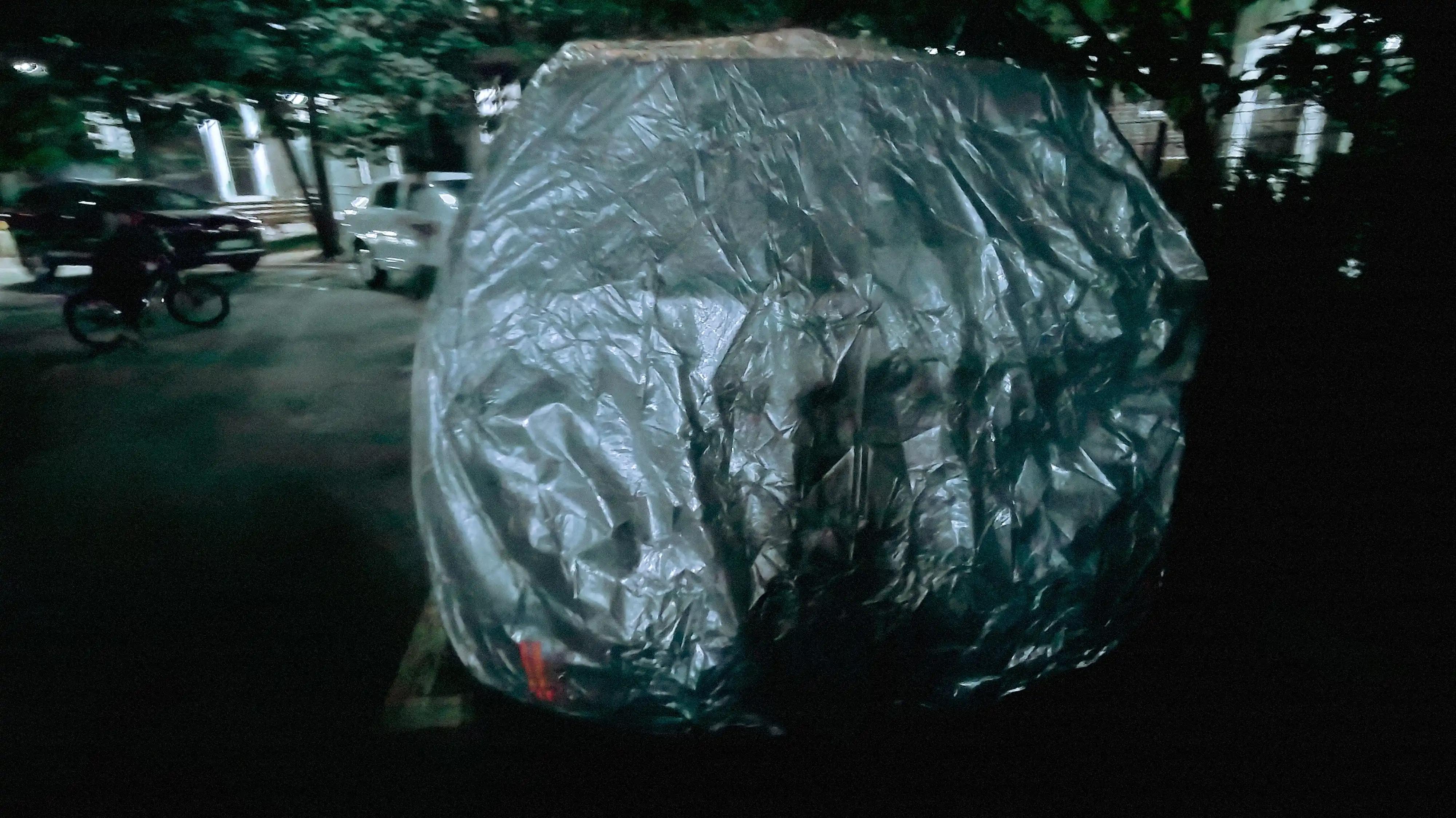 TENT bostirmasi uchun barcha mavsumlarga mos keladigan universal suv o‘tkazmaydigan himoya g‘ilofi