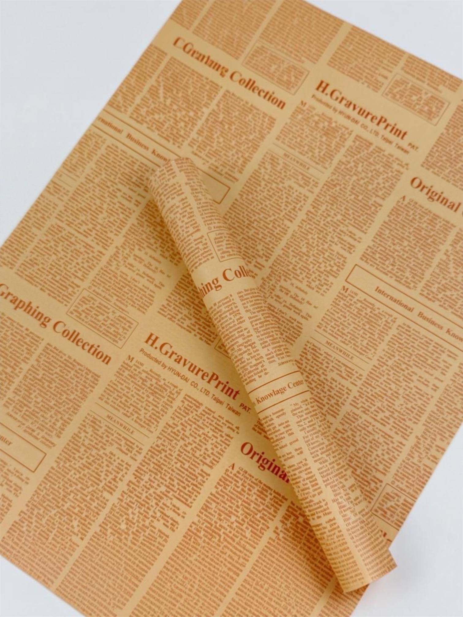 Gazeta uslubidagi sovgʻa va gul oʻrash qogʻozi, kraft, 50x35 sm