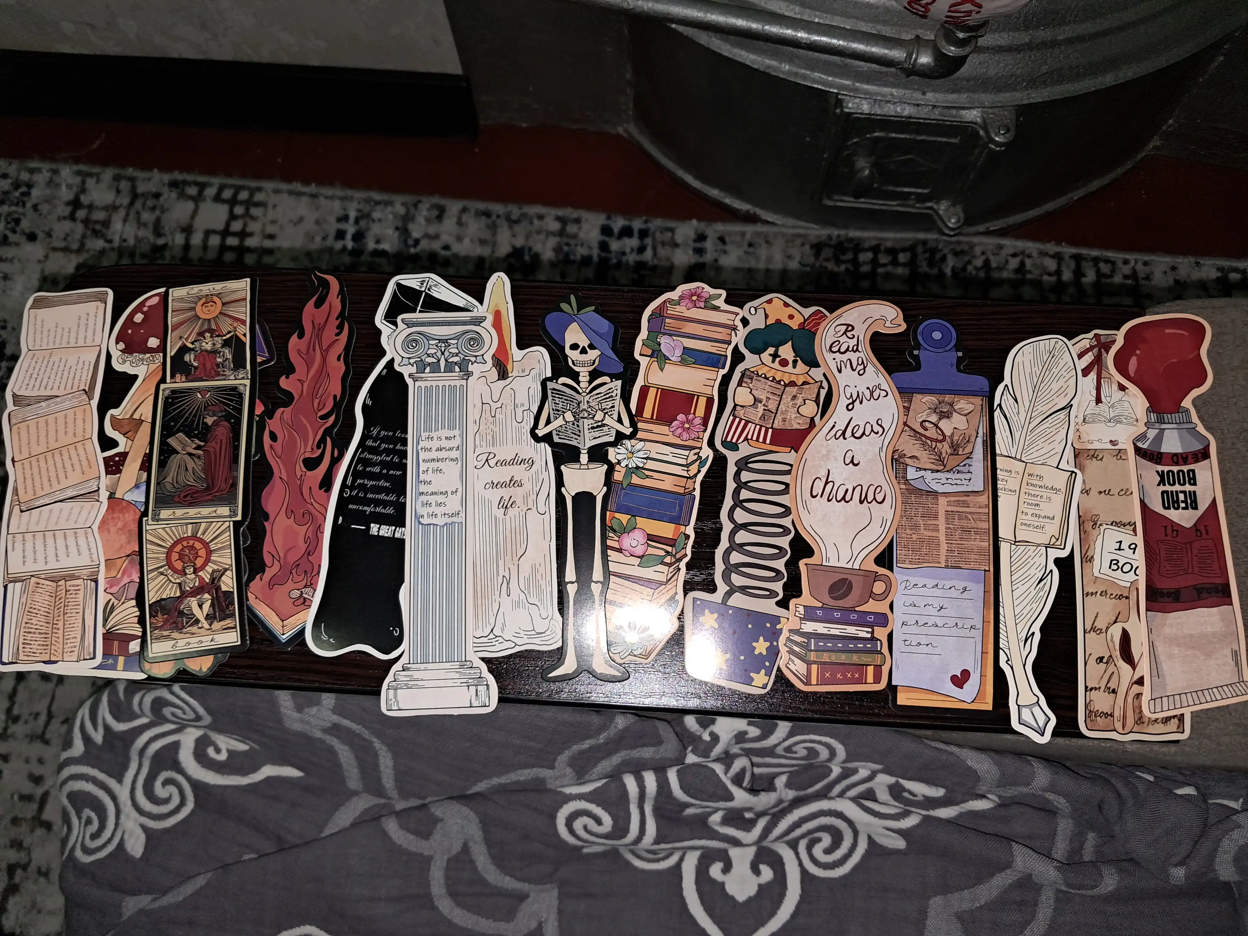 Картонные закладки для книг bookmark набор из 6 штук, разные дизайны, случайный выбор